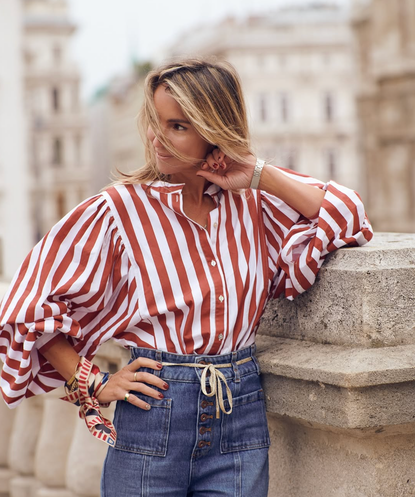 OU. Boutique poplin statement blouse wit / rood