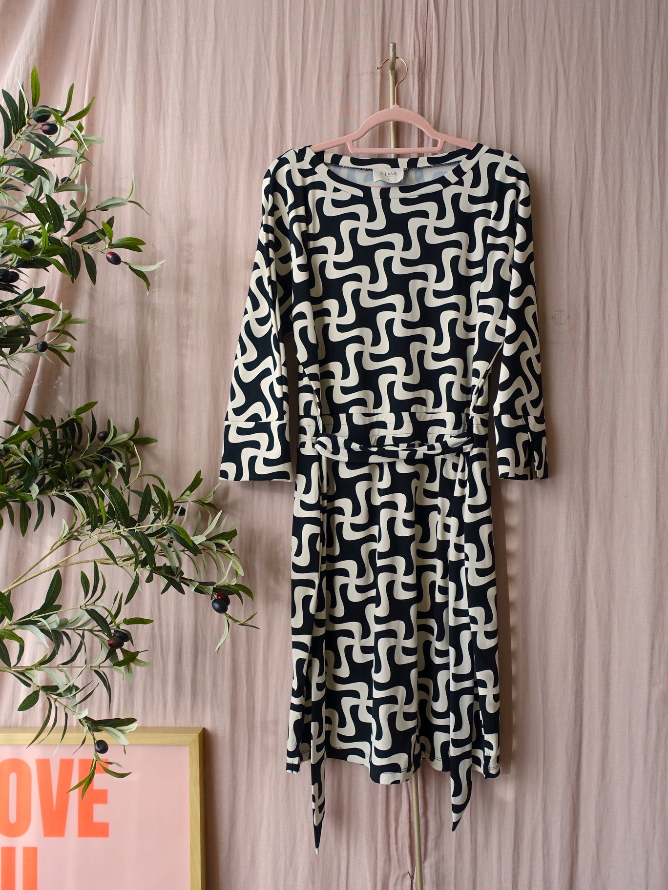 Aime Balance premium travel quality jurk zwart / wit