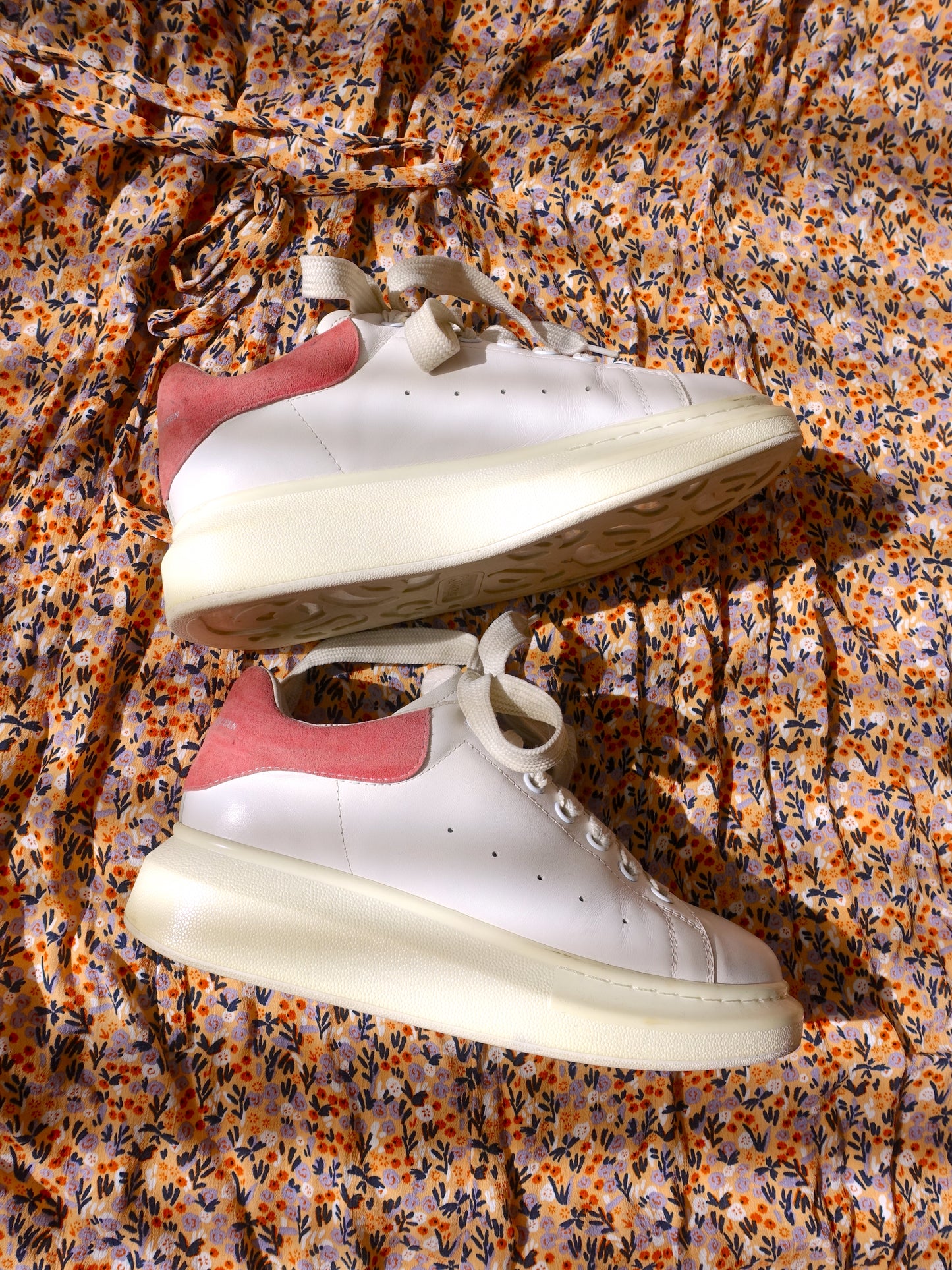 Alexander McQueen oversized sneaker wit / oudroze