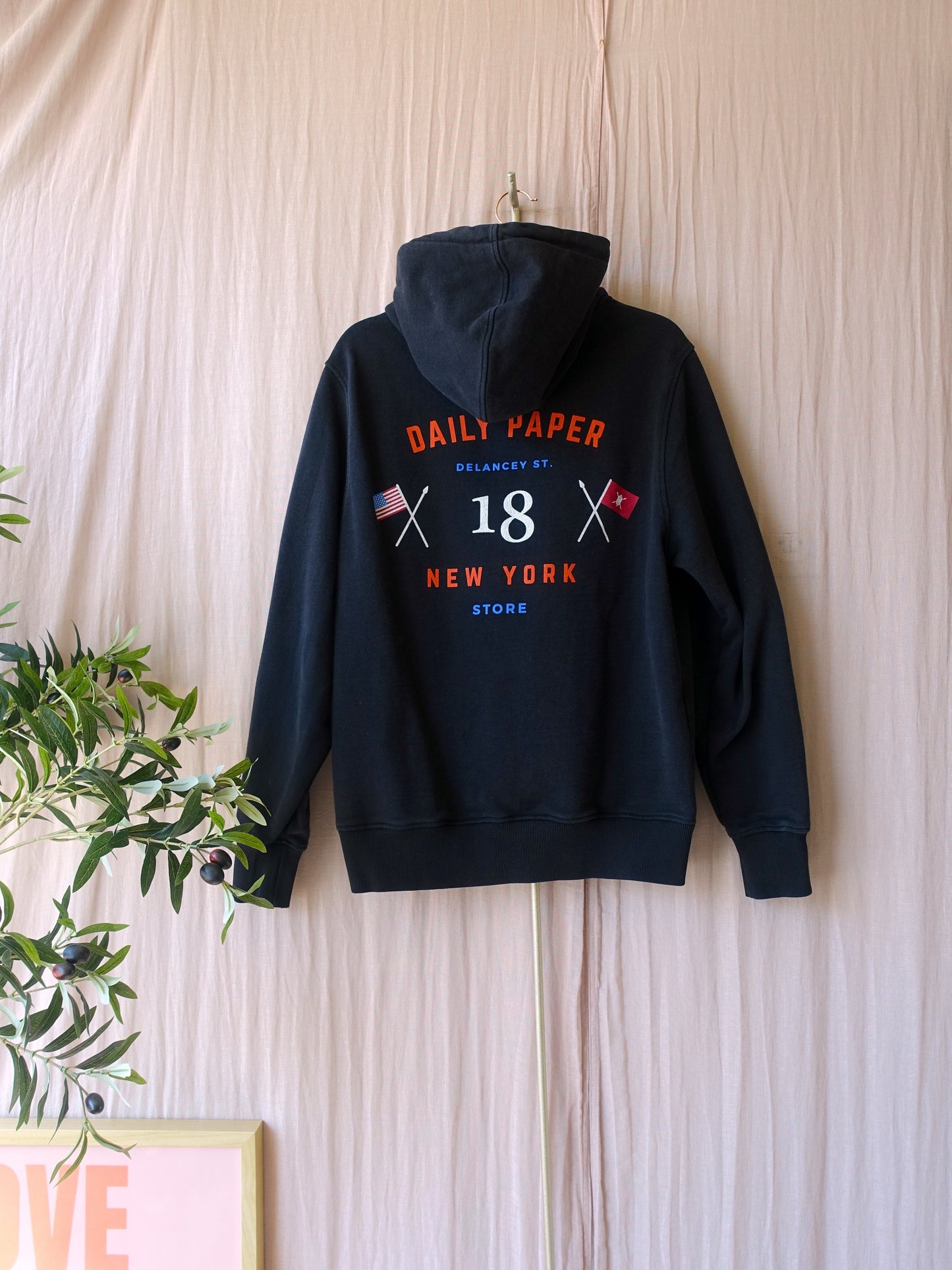 Daily Paper backprint NY hoodie zwart