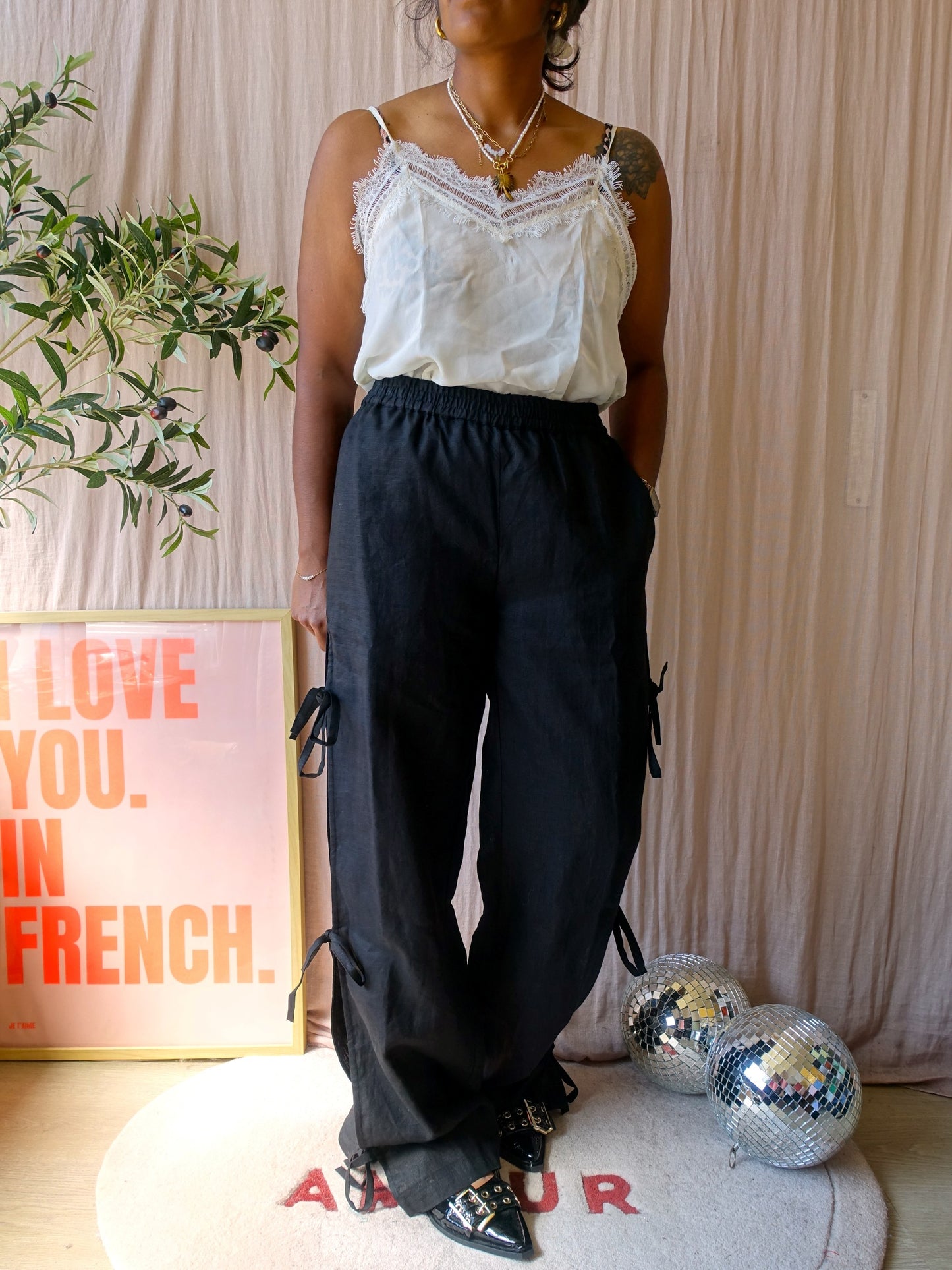 Anna + Nina nero linnen bow pants black