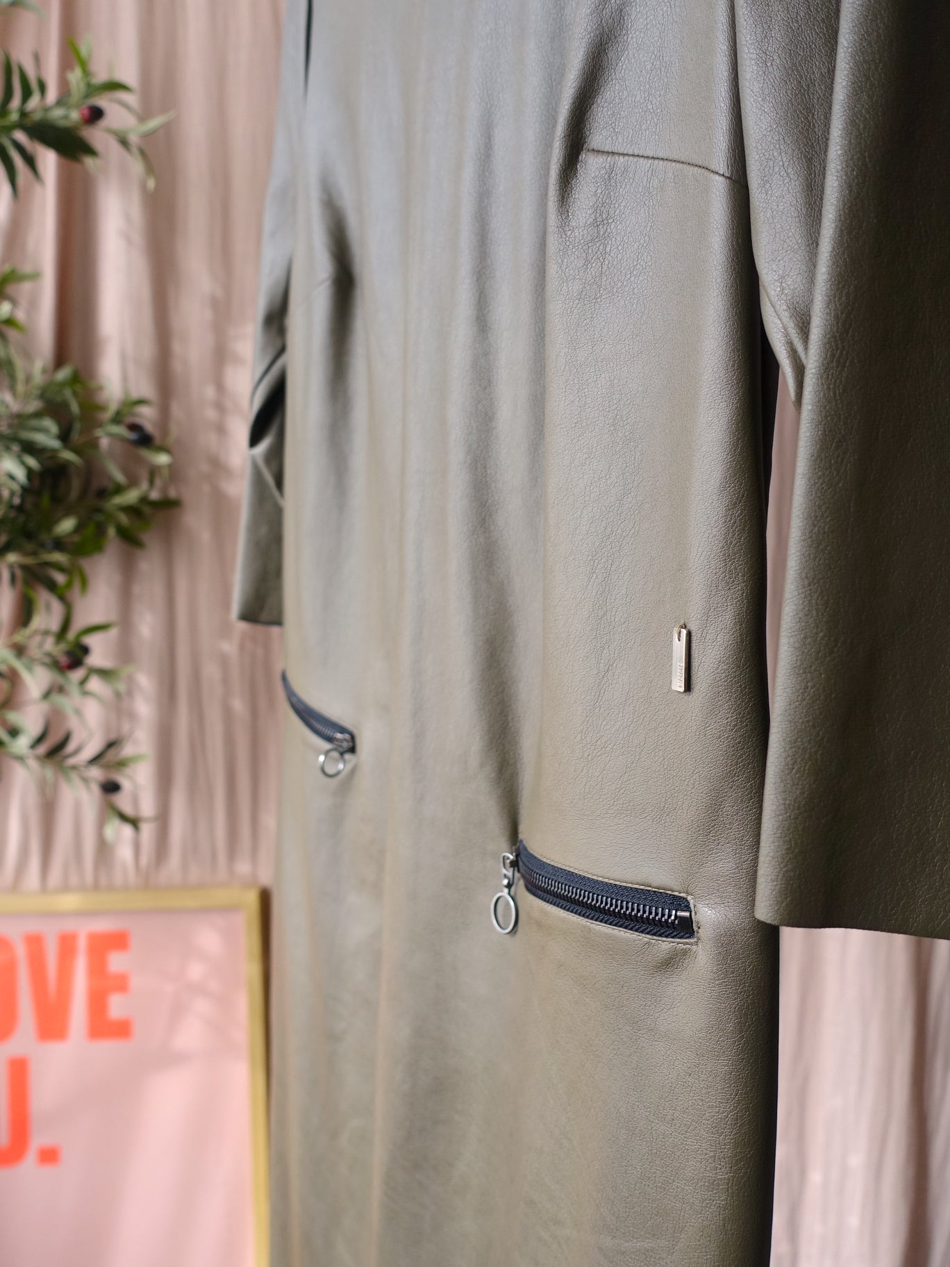 Anna van Toor vegan leather midi jurk mud
