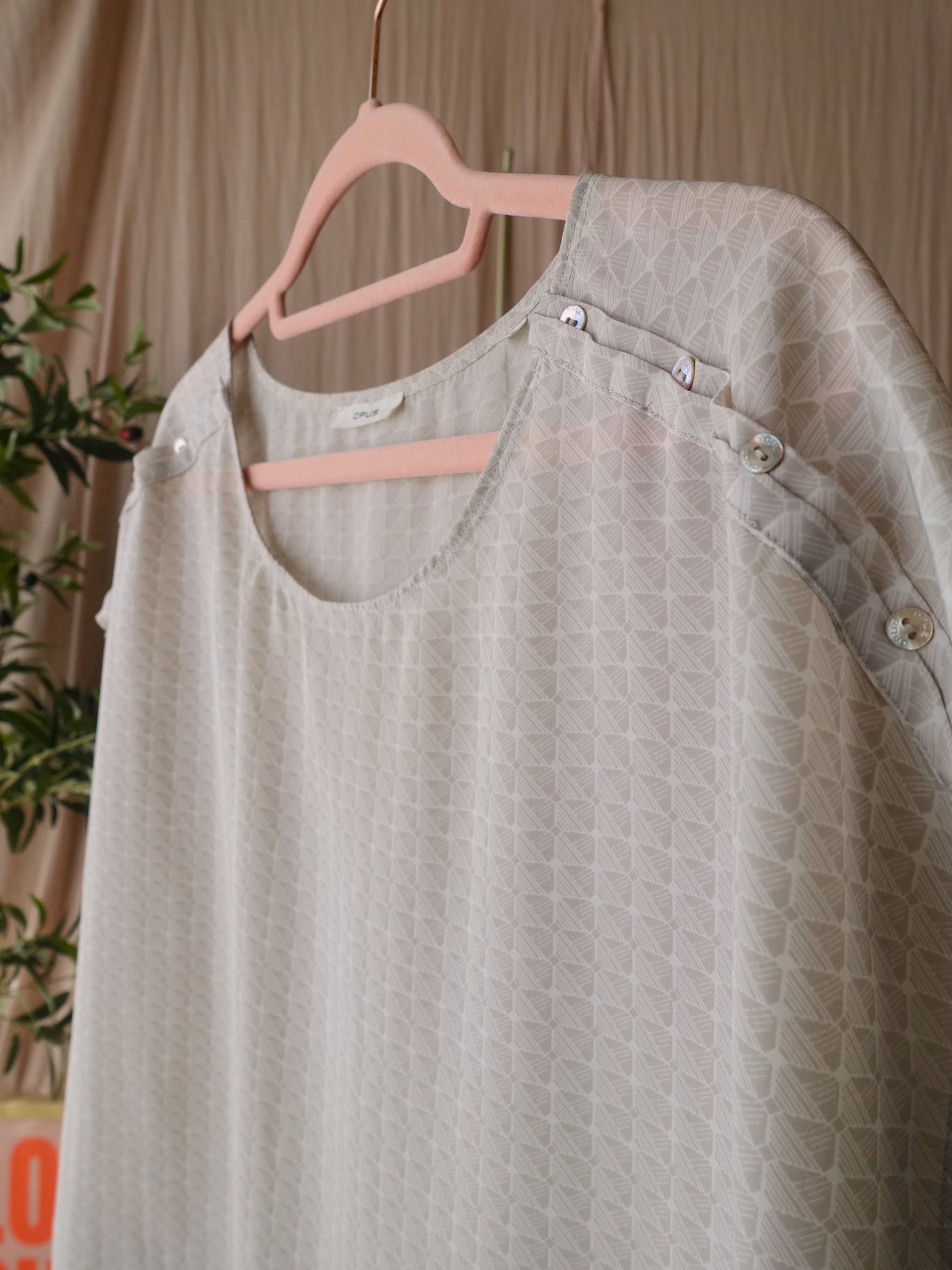 OPUS graphic print top pearl grey