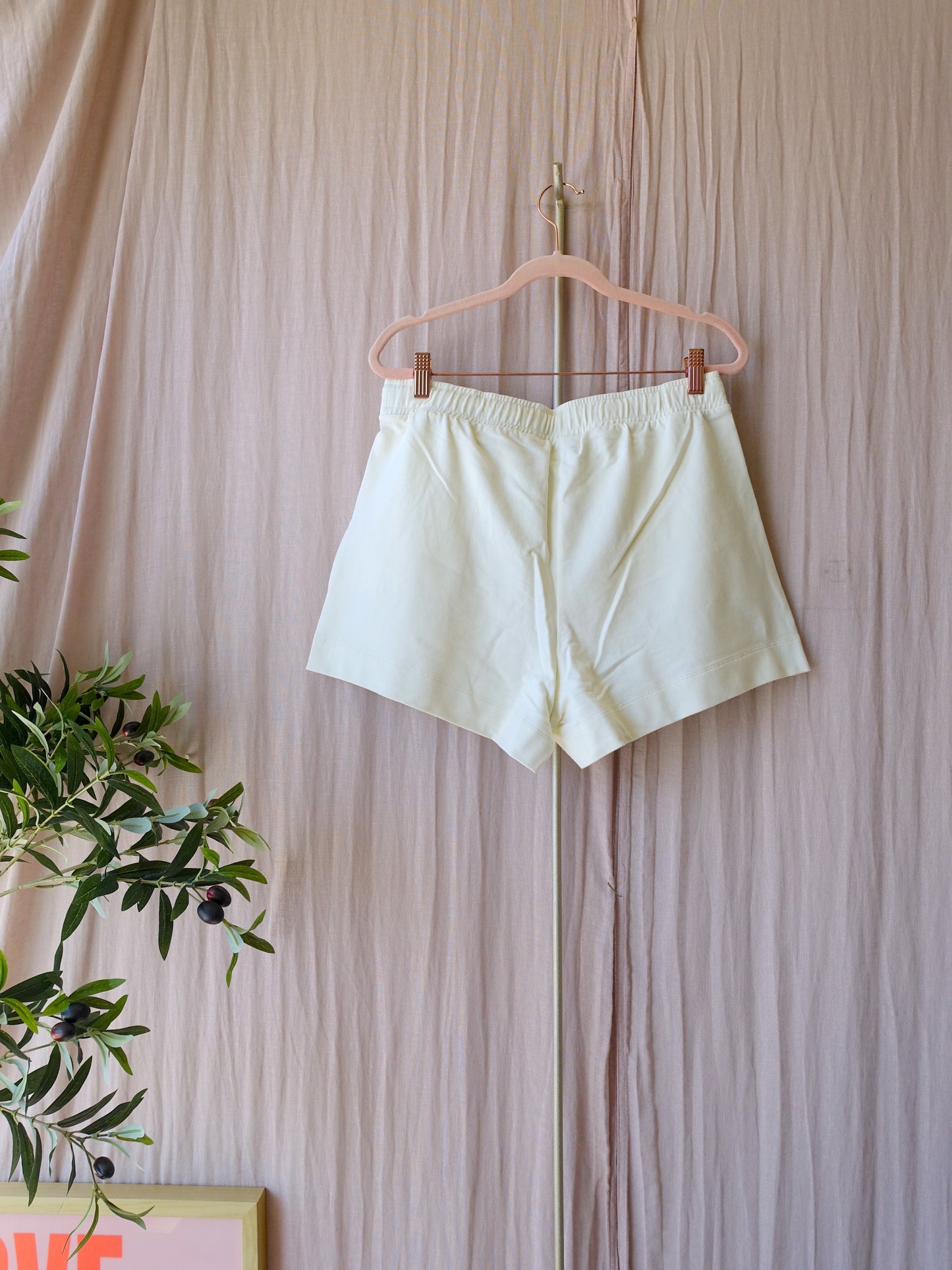 Deblon Sports olivia organic cotton sweat shorts ecru