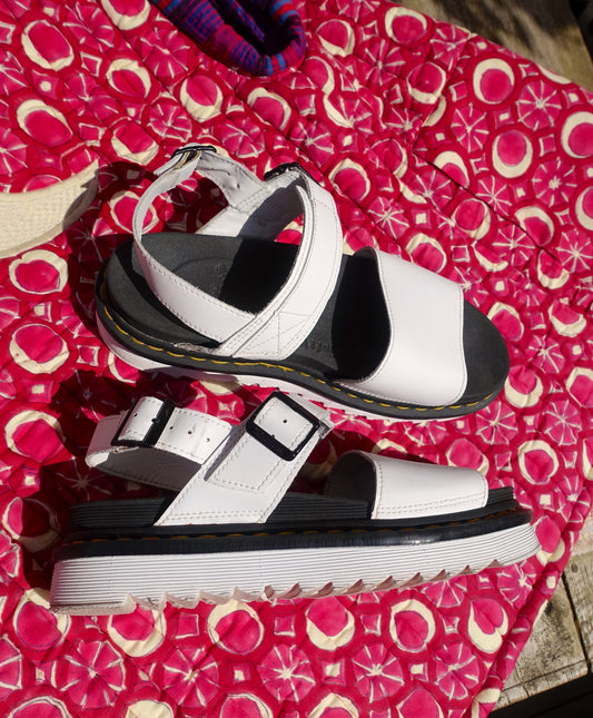 Dr. Martens voss quad platform sandalen wit