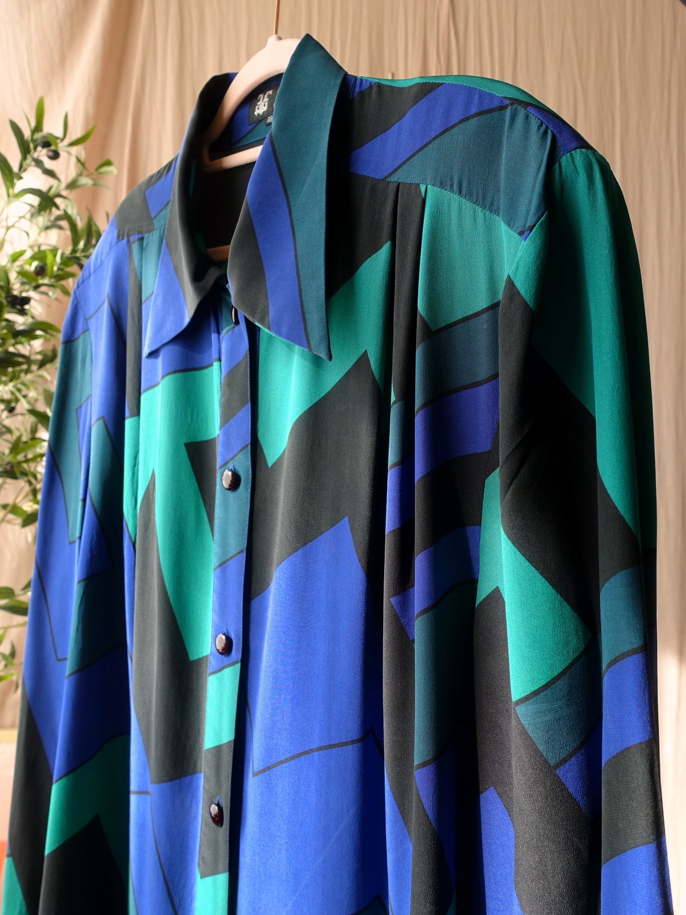 Vintage Edgar Vos Boutique 100% silk shirt
