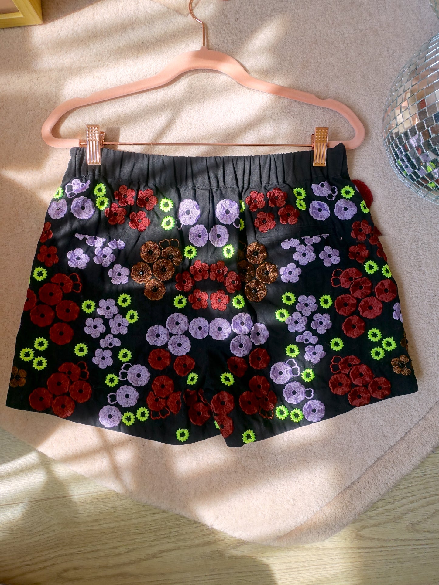 Essentiel Antwerp mid rise embroidered beach short