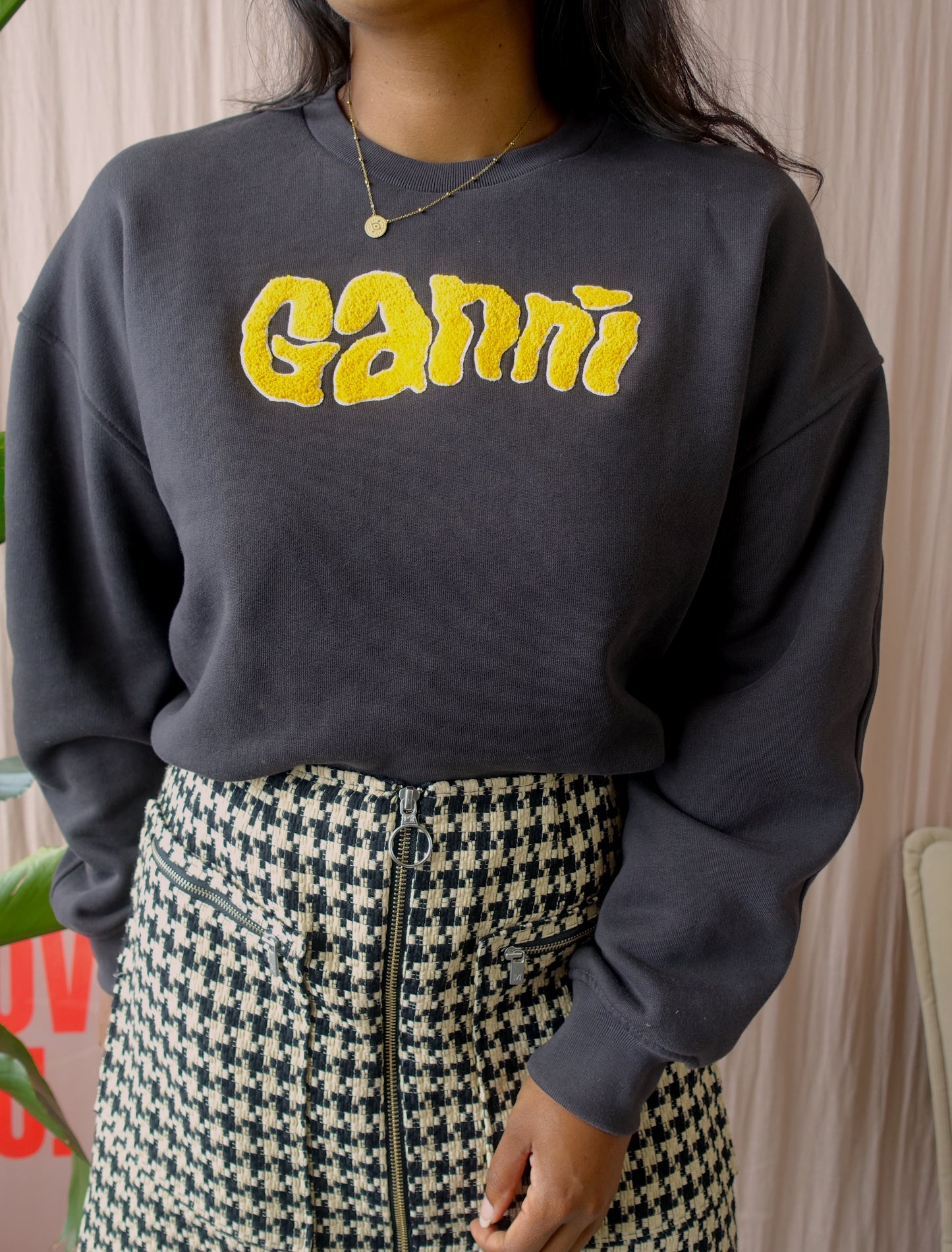 Ganni boxy fit logo sweater antraciet