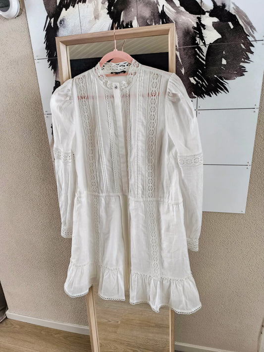 NIKKIE broderie anglaise ruffle jurk wit
