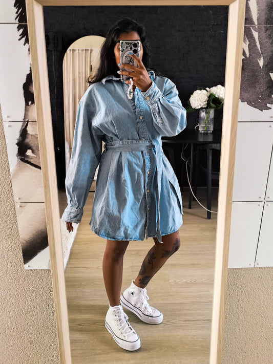 Rigid denim jurk met ceintuur light indigo