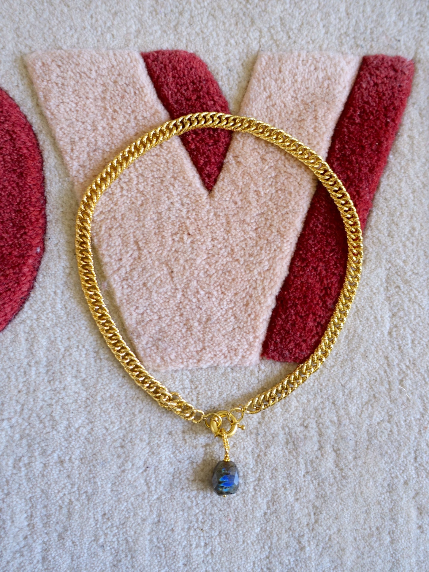 I AM JAI grote gourmet ketting + edelsteen bedel goud