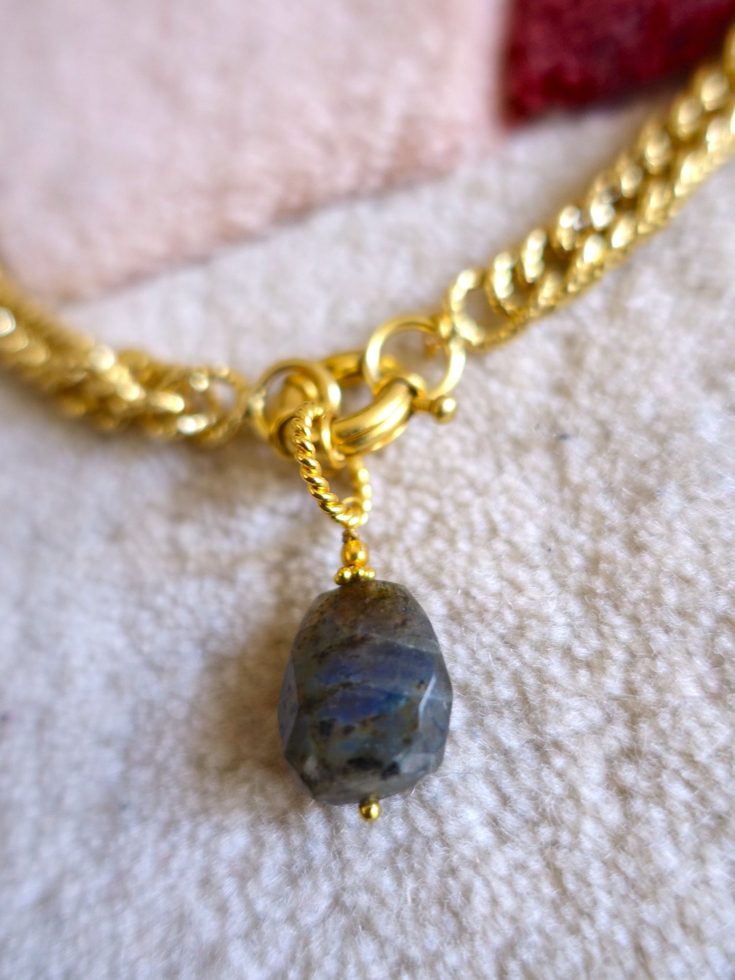 I AM JAI grote gourmet ketting + edelsteen bedel goud
