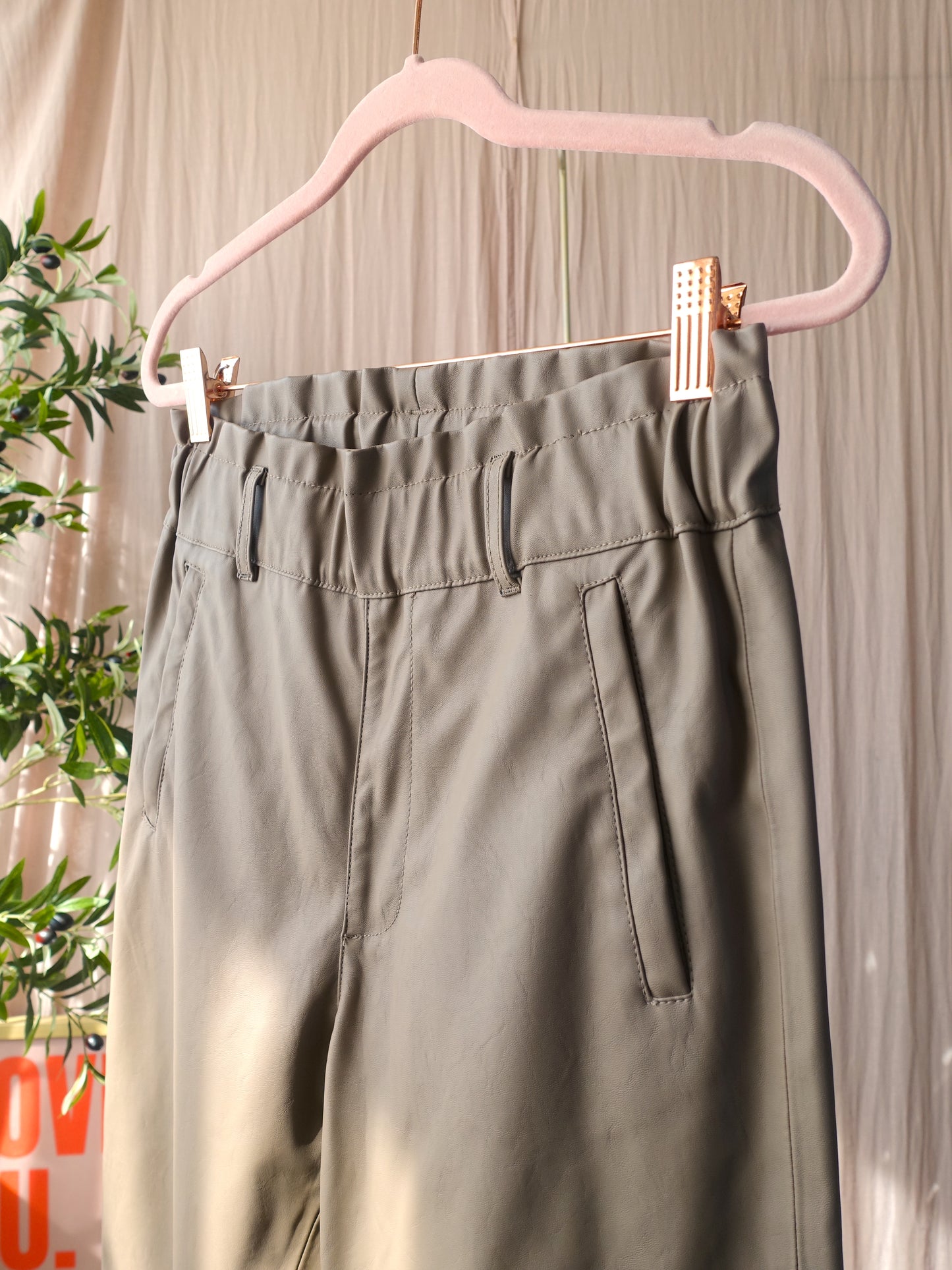 Knit-ted vegan leather slim fit pants taupe