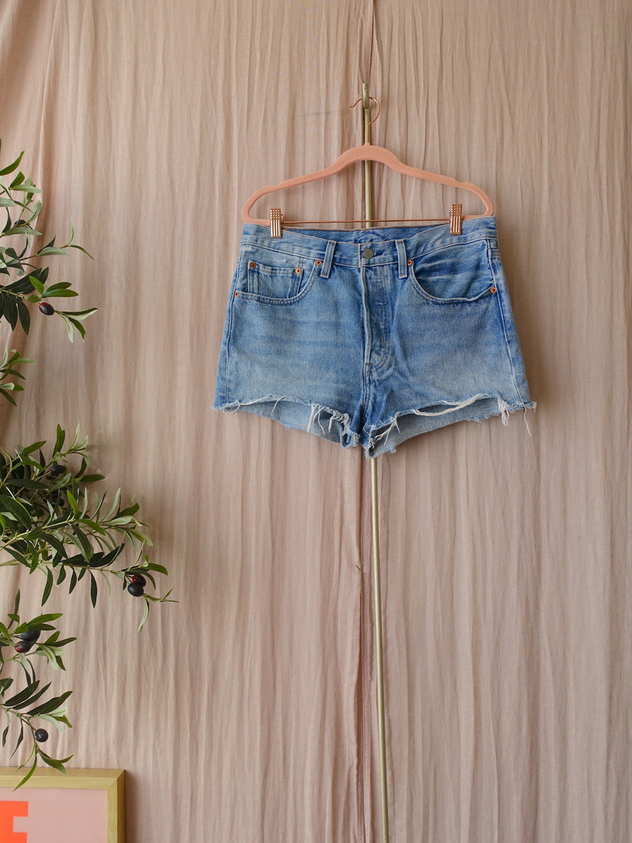Levi's 501 original short mediumstone denim