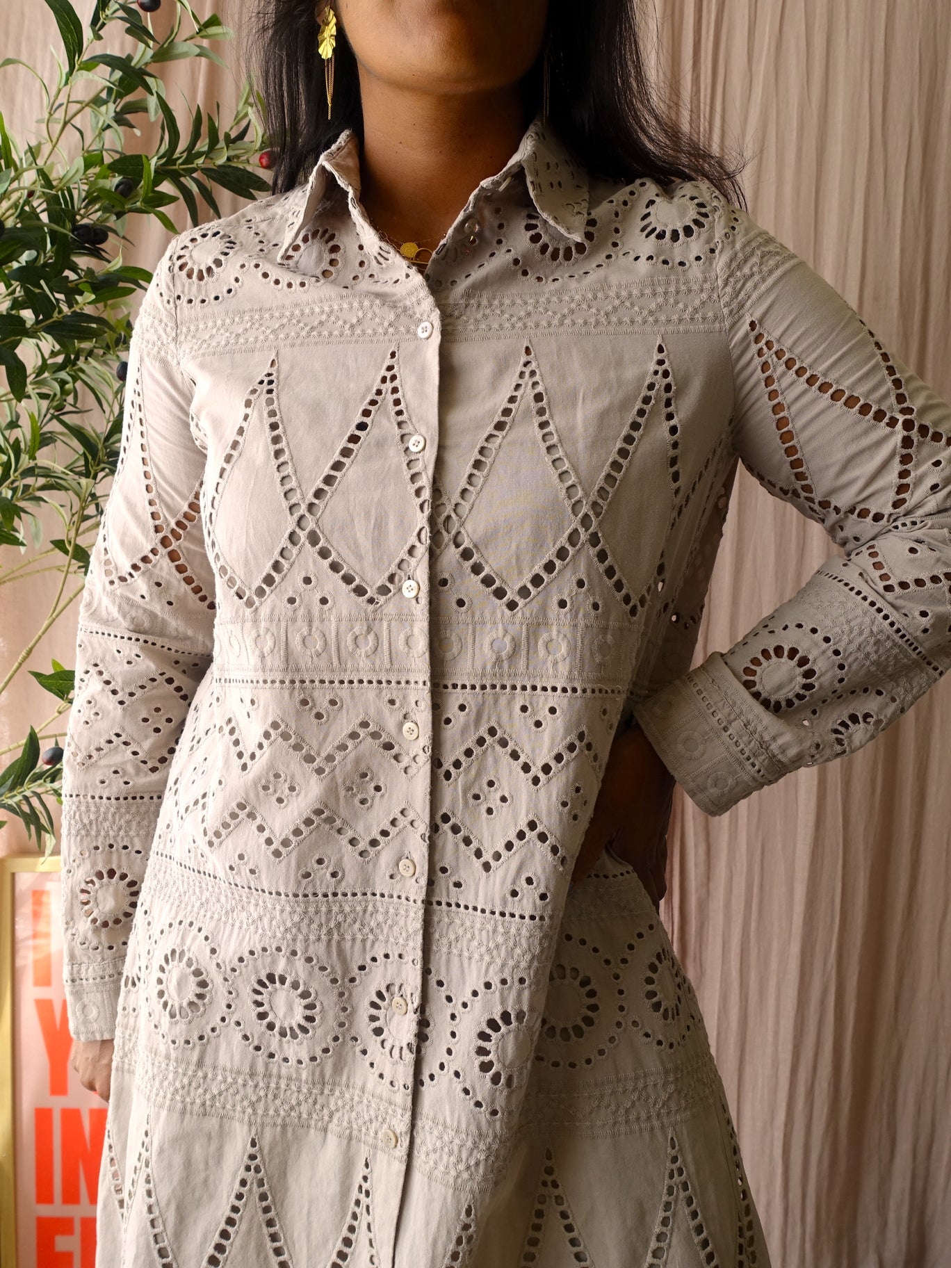 Luisa Cerano broderie anglaise cotton jurk taupe sand