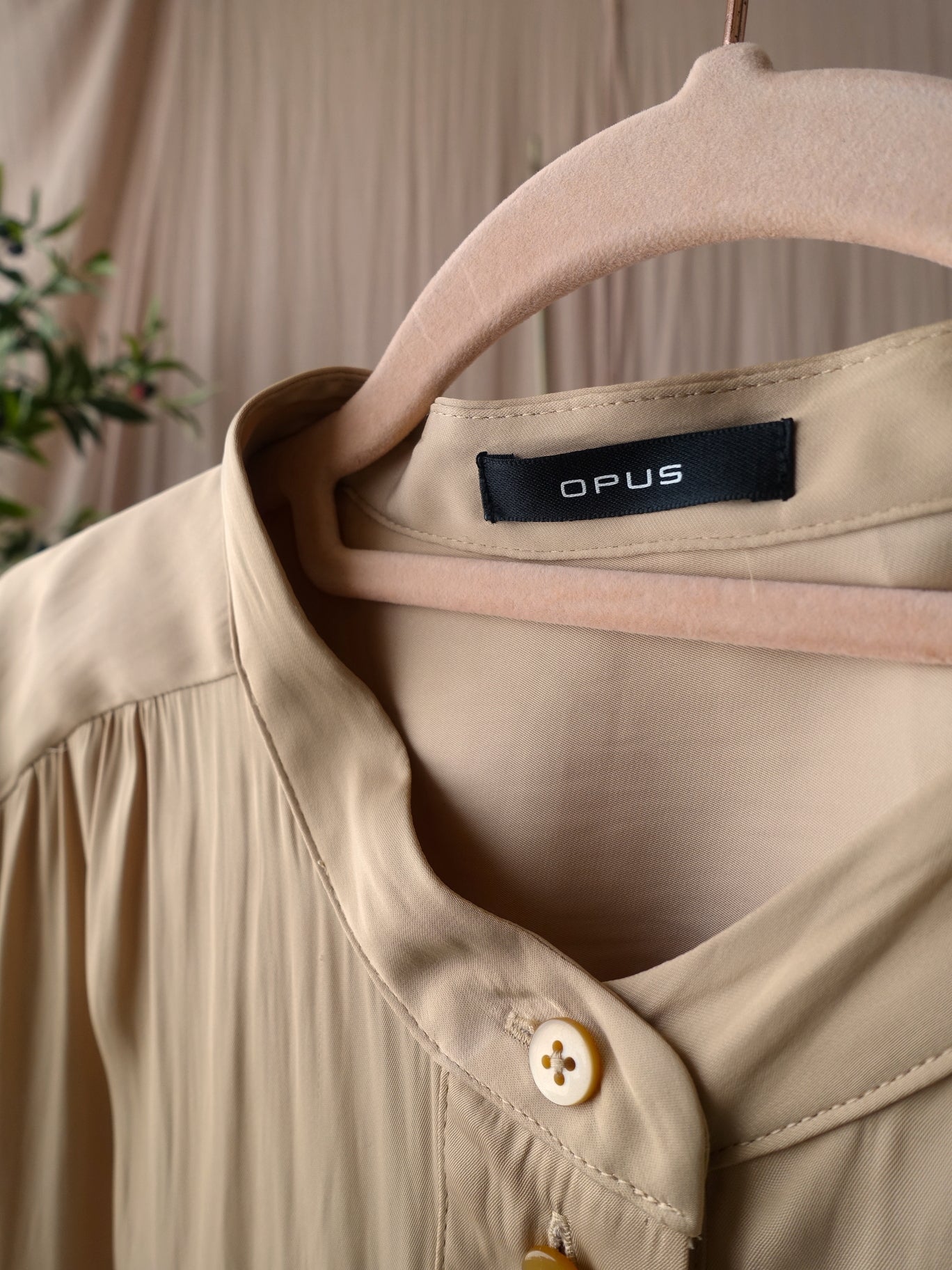 OPUS fogeta satin blouse latte camel