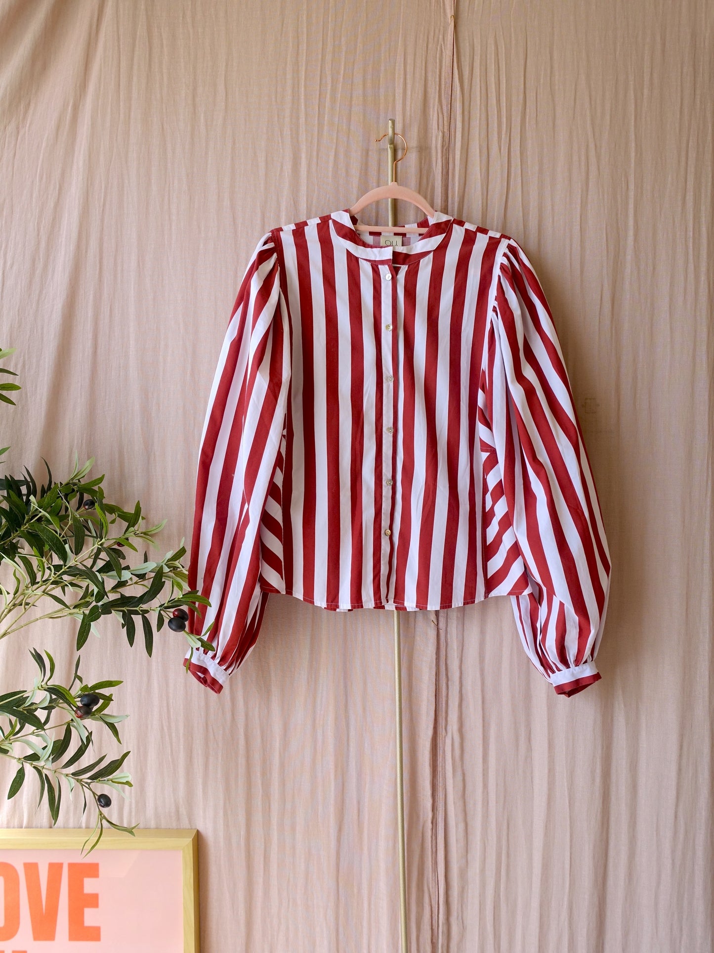 OU. Boutique poplin statement blouse wit / rood