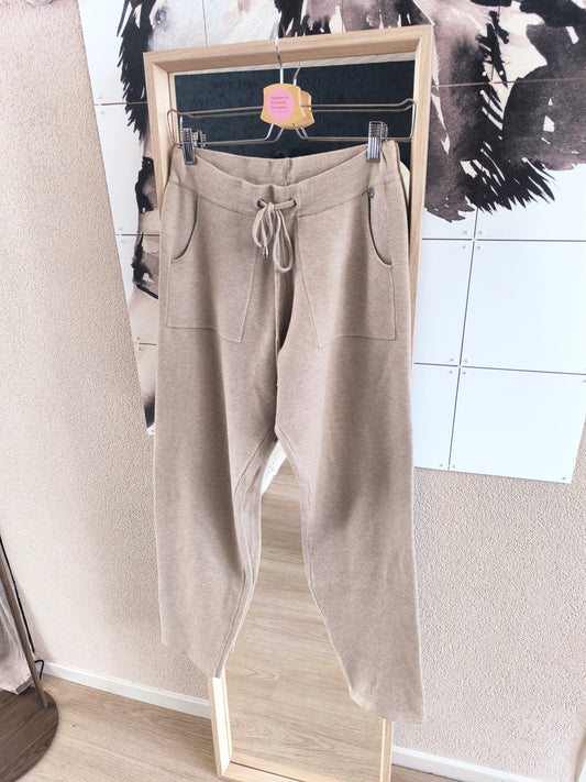 GRATIS BIJ BESTEDING V.A. €100 Poools knitted pants taupe beige