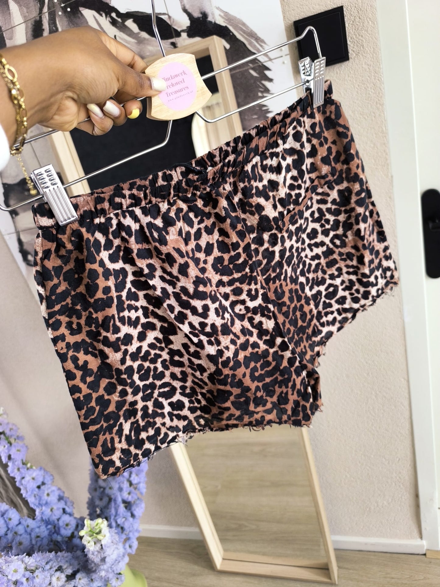 Love Stories sunday leopard shorts