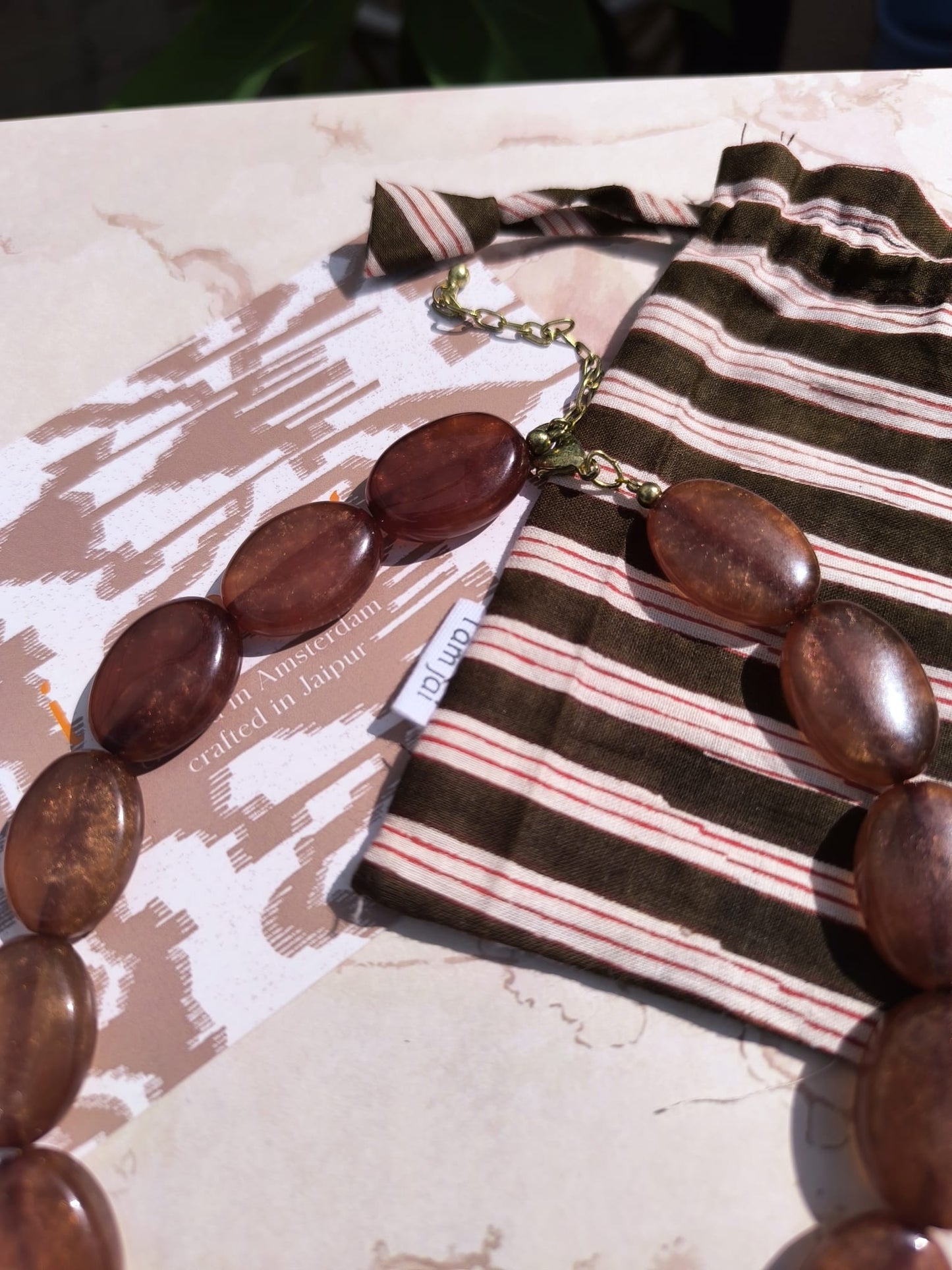 Zusss SS26 kralenketting donkerbruin