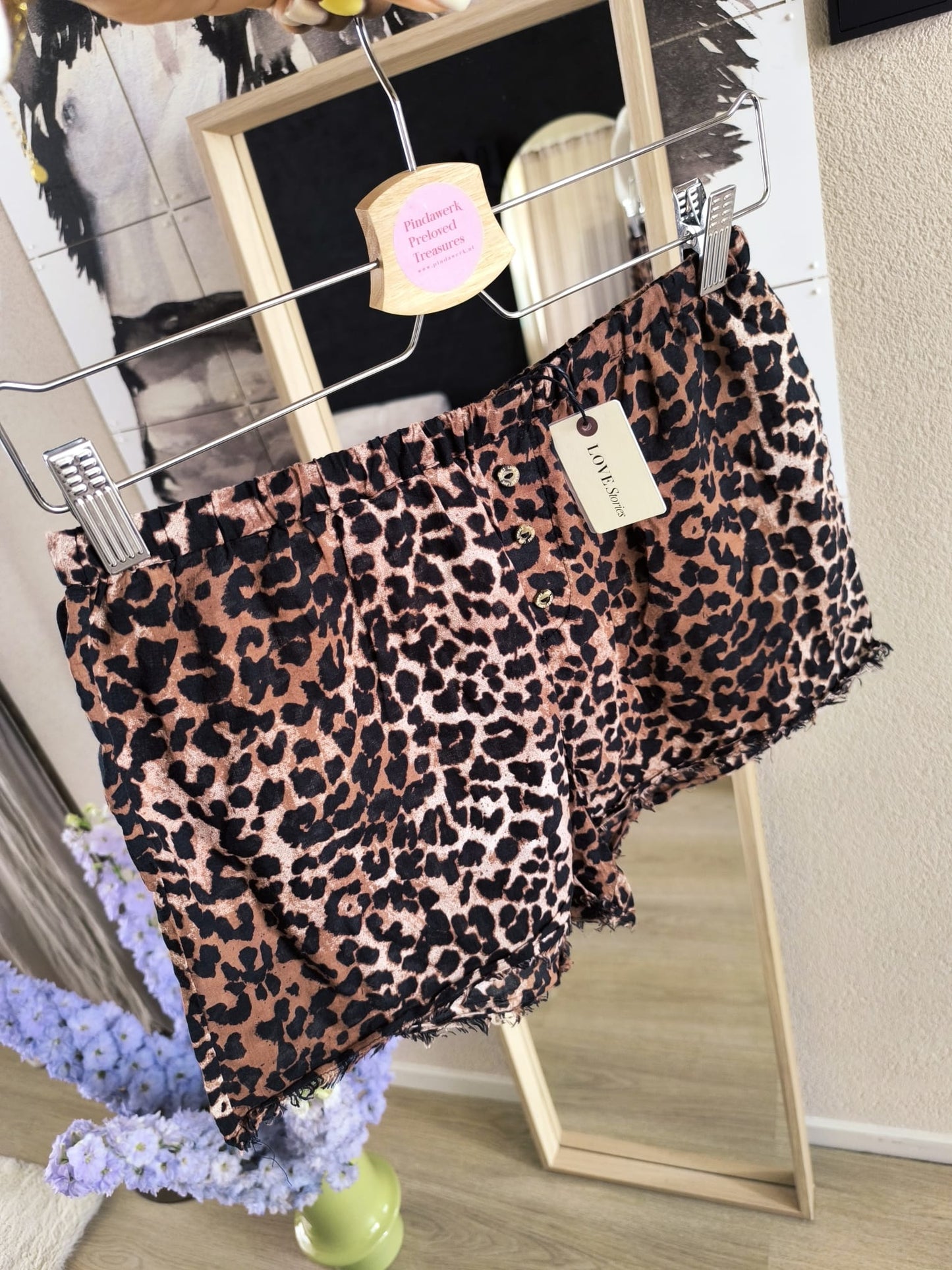 Love Stories sunday leopard shorts