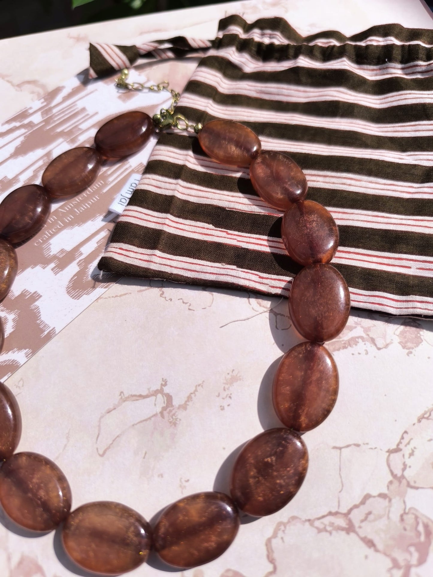 Zusss SS26 kralenketting donkerbruin