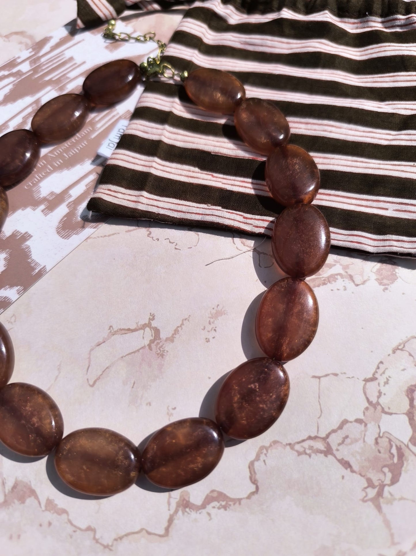 Zusss SS26 kralenketting donkerbruin