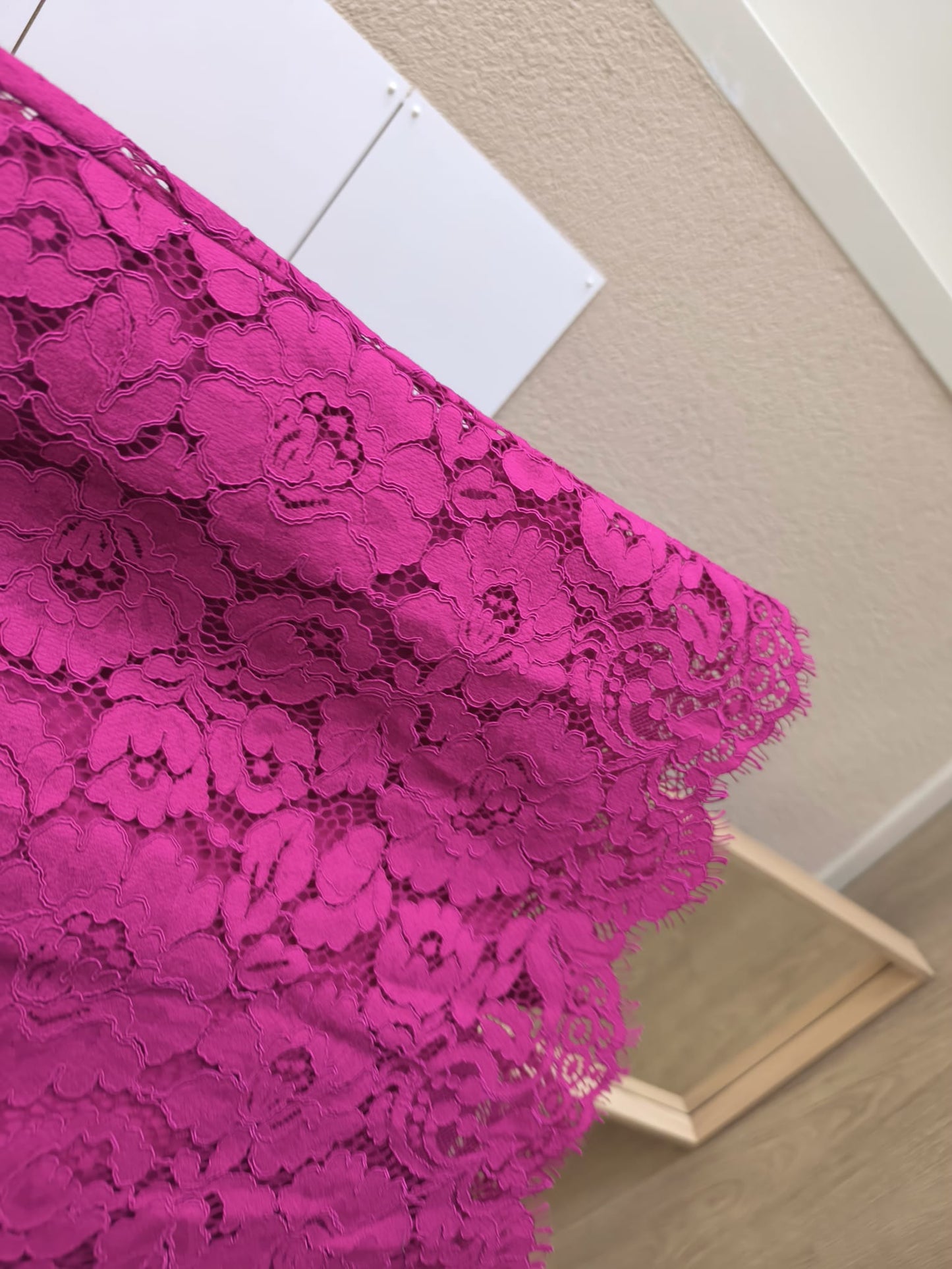 IVY OAK Sophia lace pencil skirt magenta pink