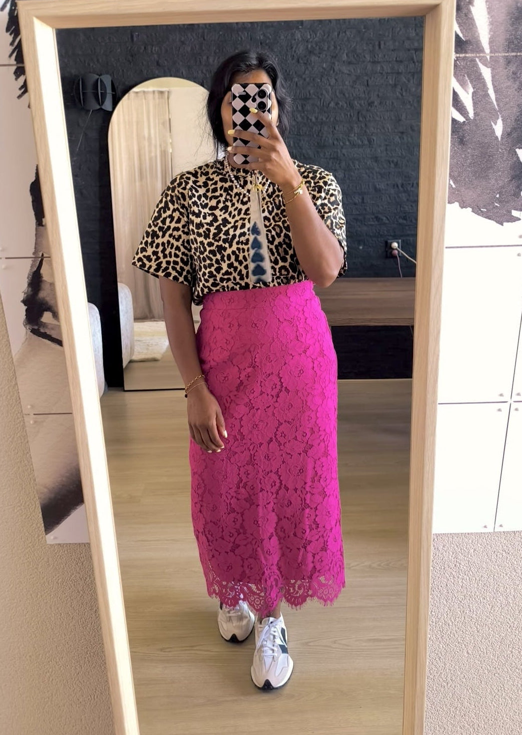 IVY OAK Sophia lace pencil skirt magenta pink