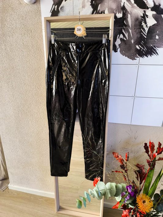 Nikkie vegan leather lacquer pants zwart