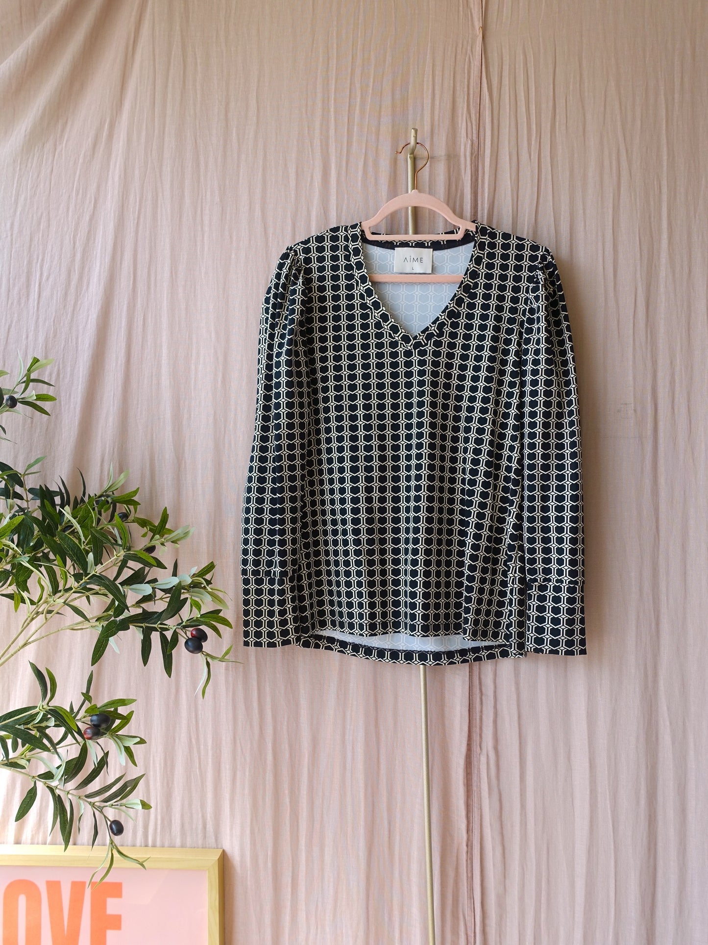 Aime Balance travel quality top