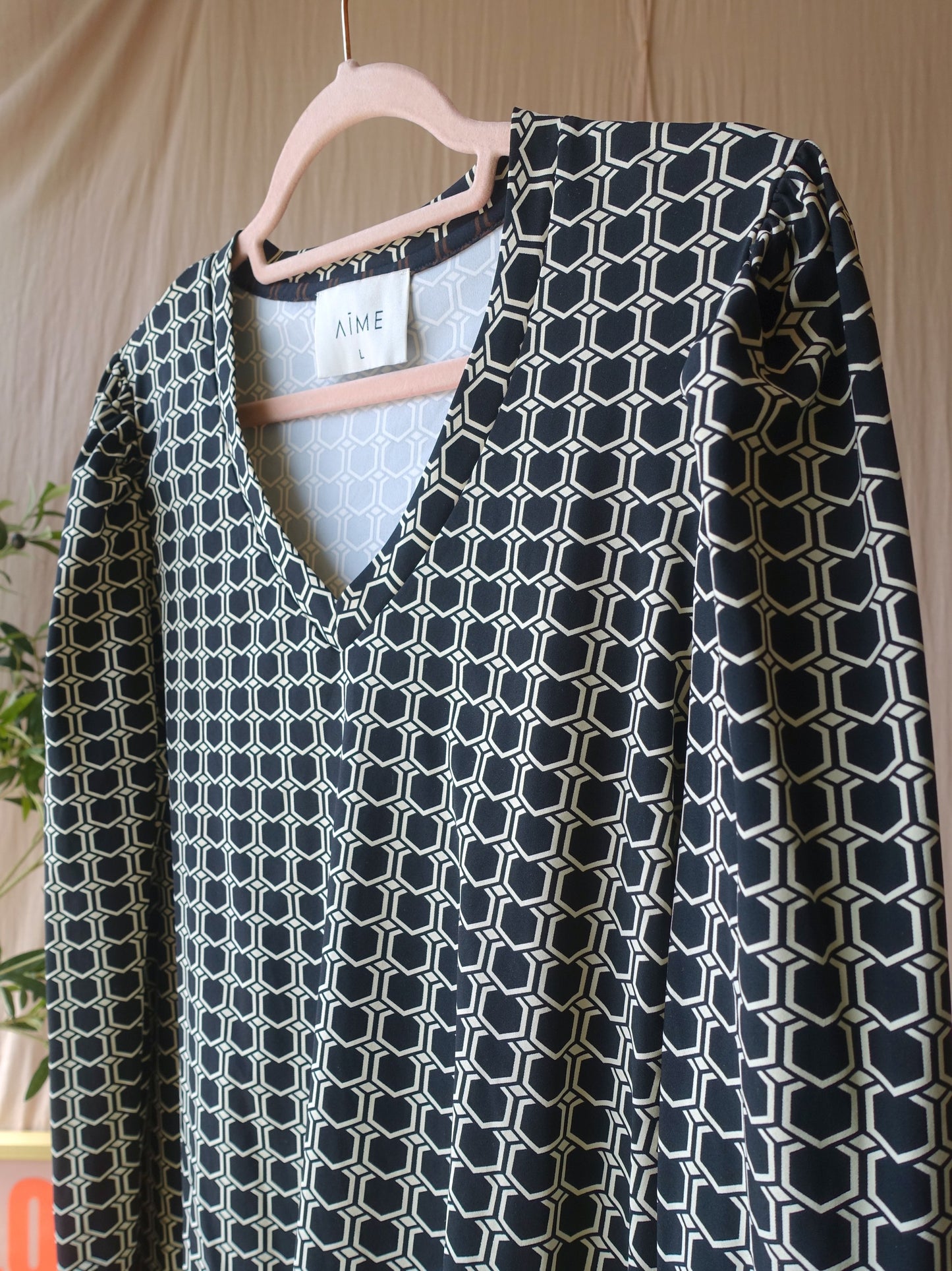 Aime Balance travel quality top