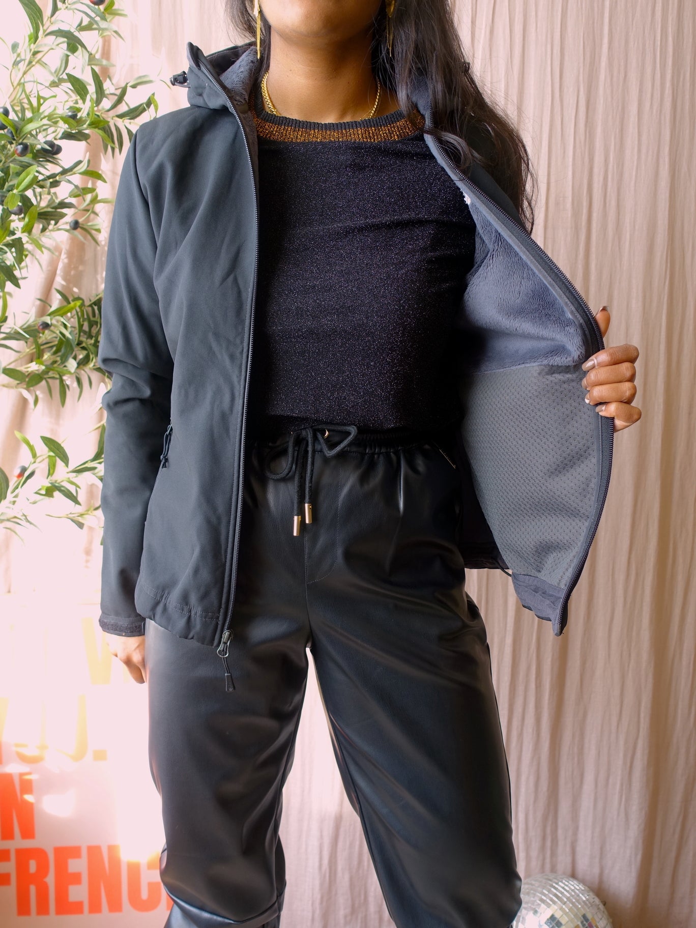 The North Face softshell hooded jack zwart