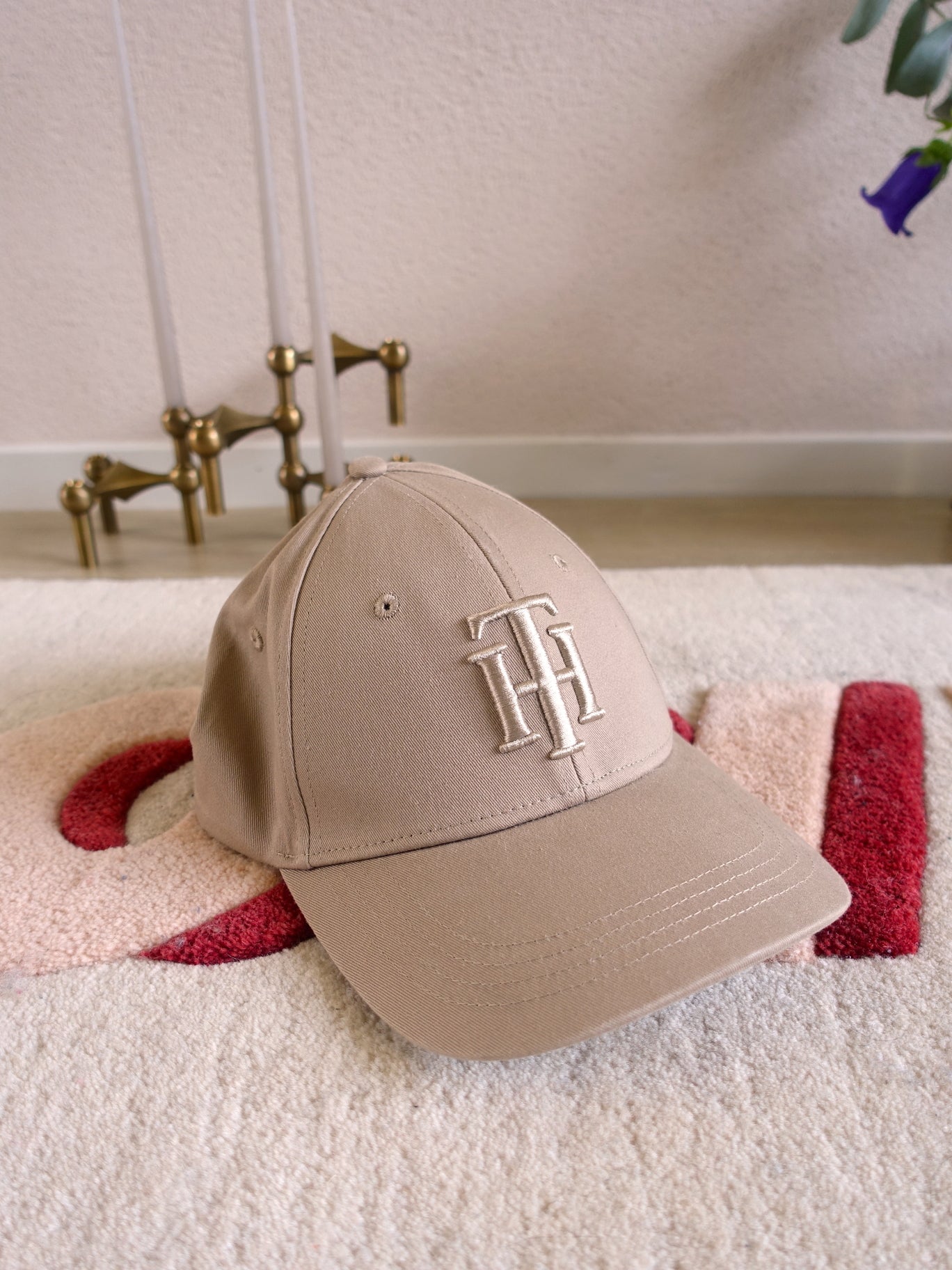 Tommy Hilfiger embroidered outline cap beige