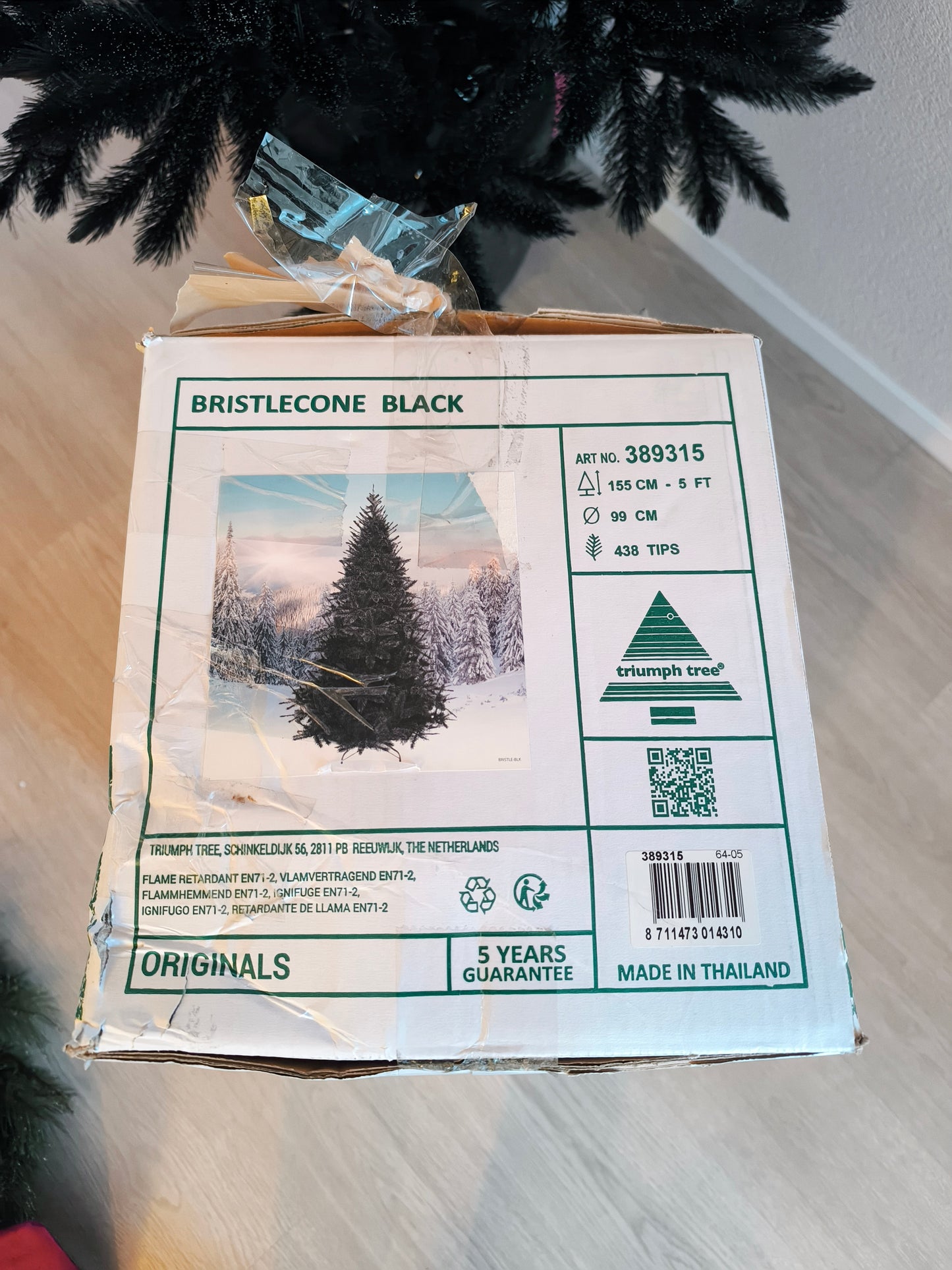 Triumph Tree Deluxe frosted kerstboom zwart
