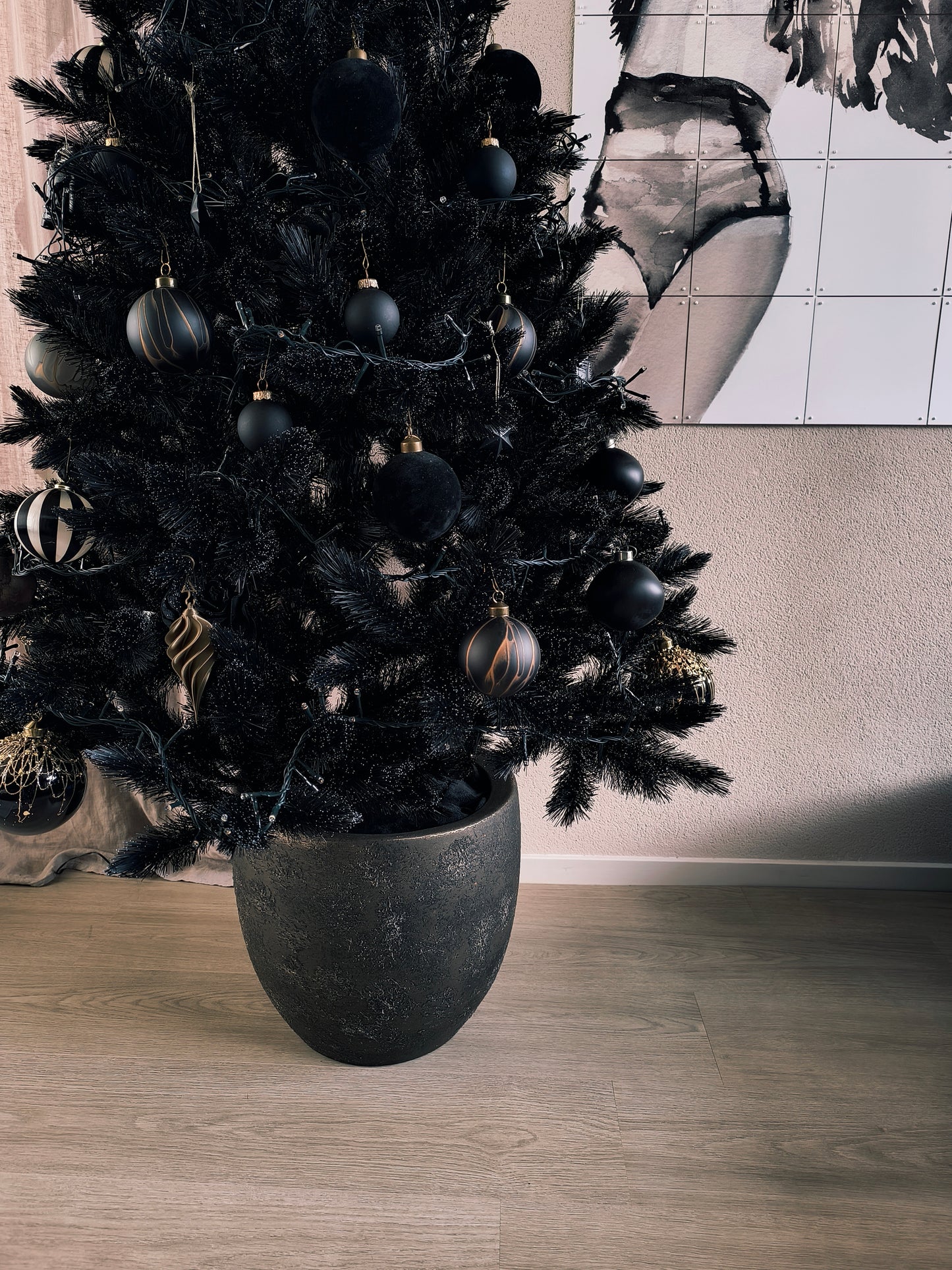 Triumph Tree Deluxe frosted kerstboom zwart