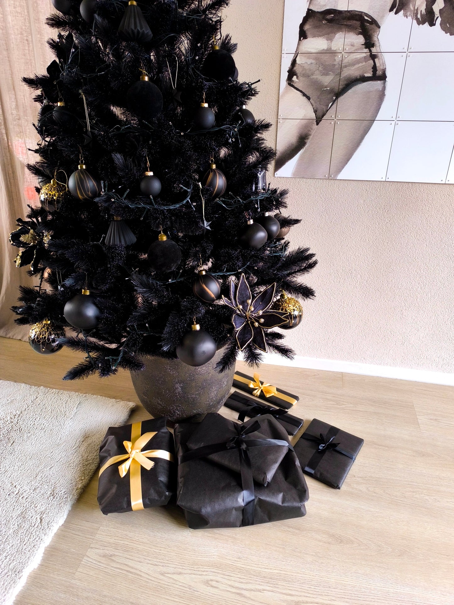 Triumph Tree Deluxe frosted kerstboom zwart