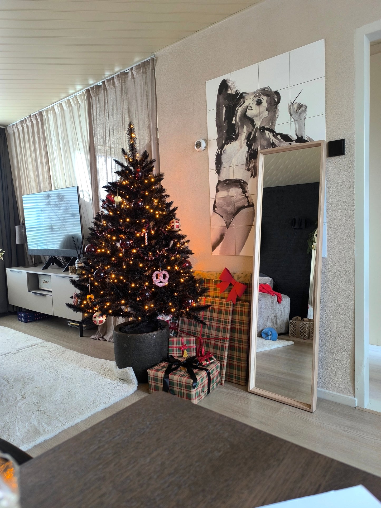 Triumph Tree Deluxe frosted kerstboom zwart