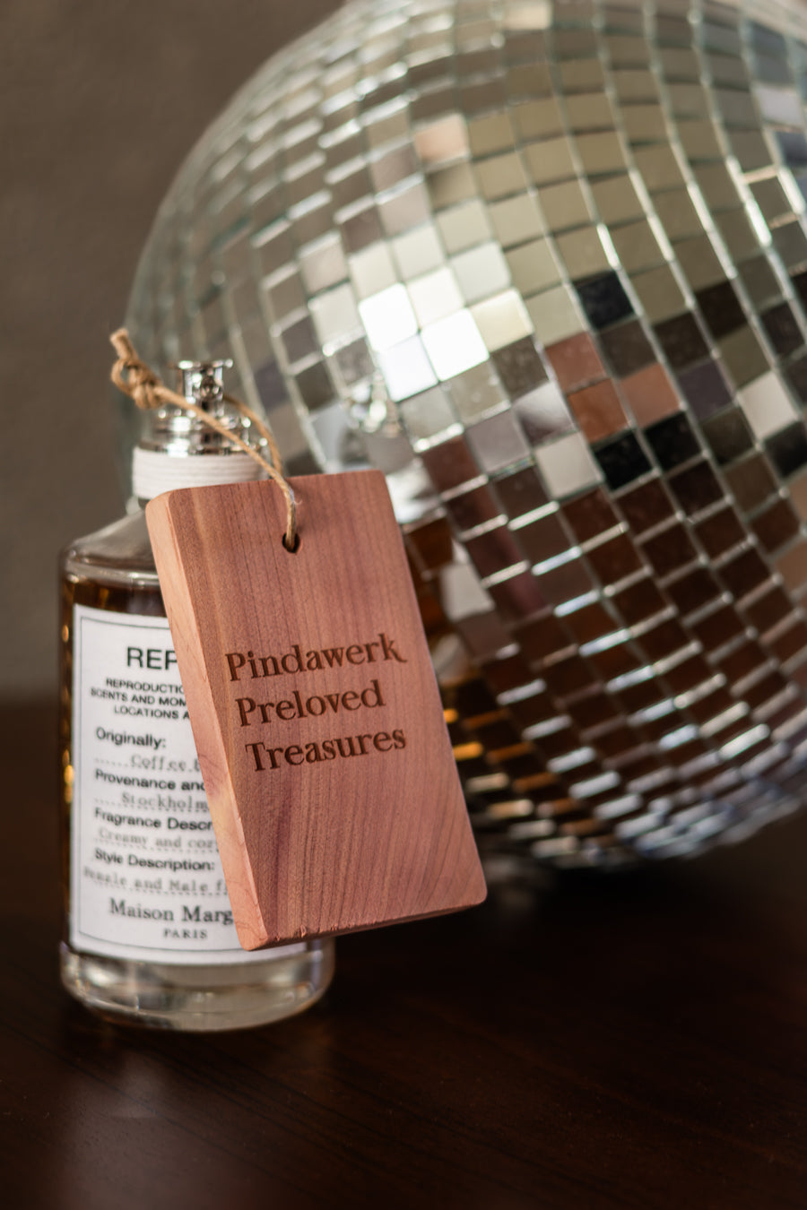 Pindawerk Exclusive engraved cedarhouten kasthanger