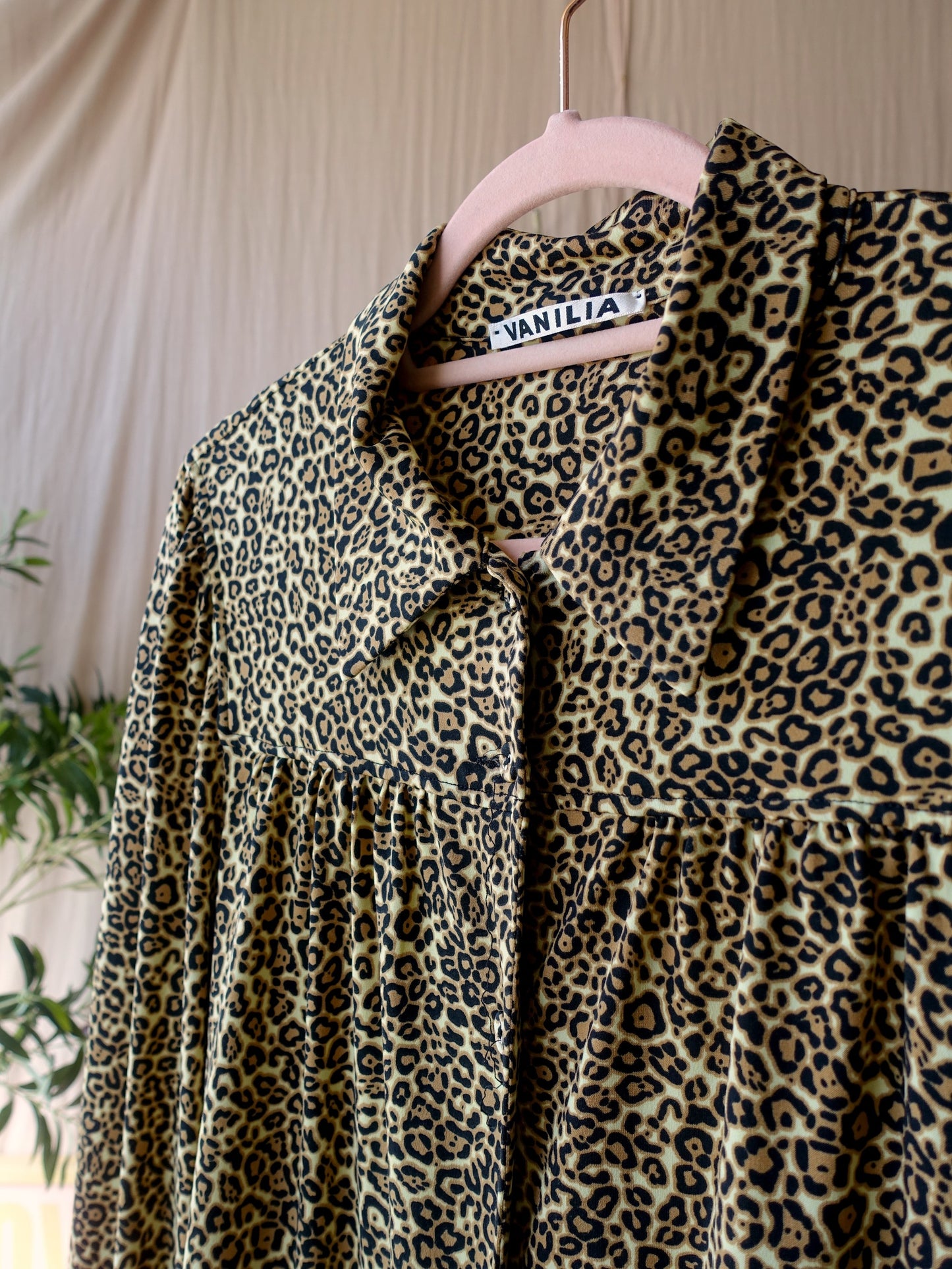 Vanilia jersey stretch leopard print blouse