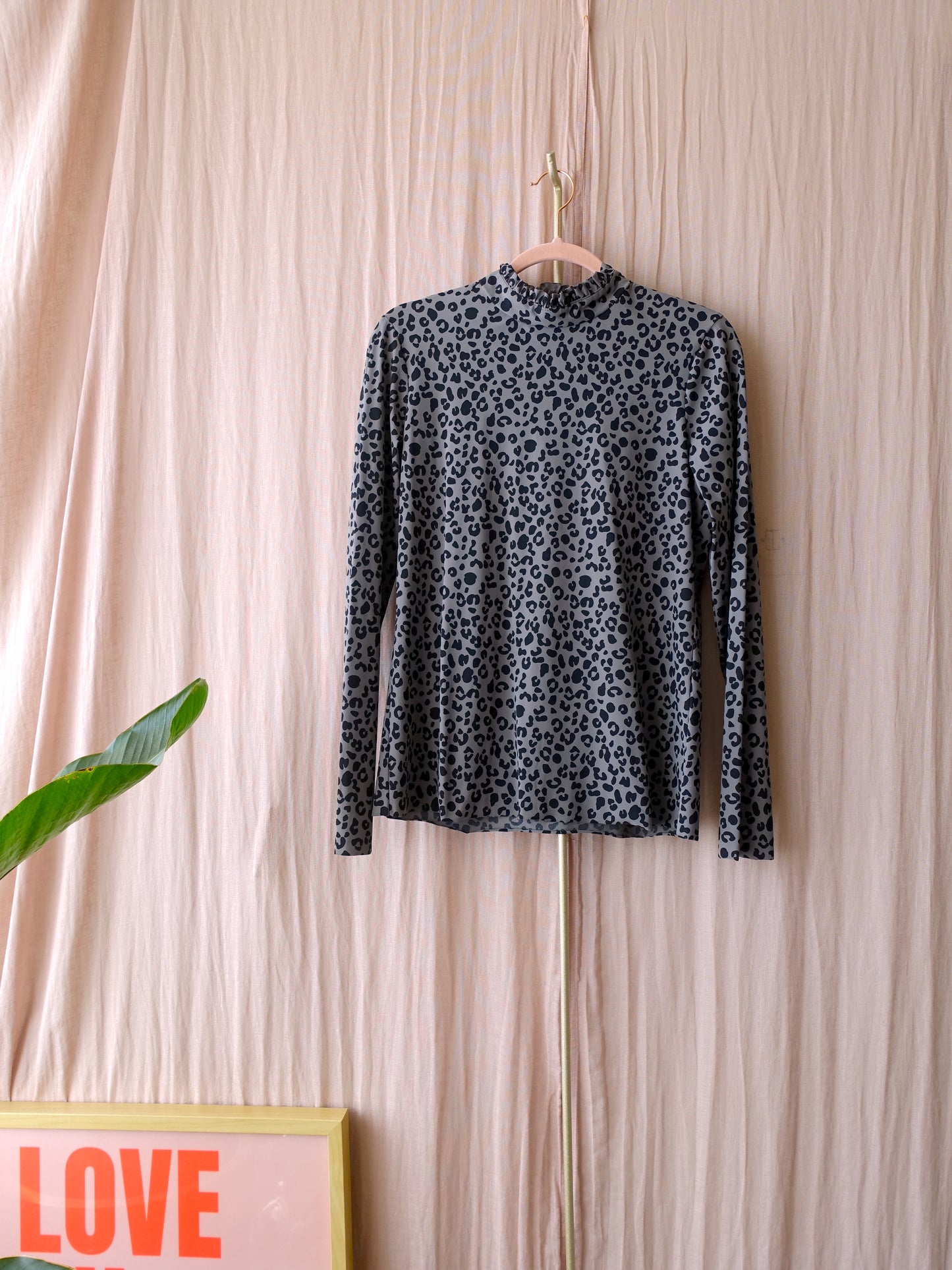 Jane Lushka travelstof leopard top charcoal grey