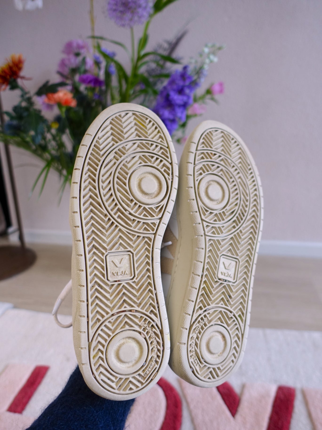 Veja V-12 leather sneakers extra white/sable