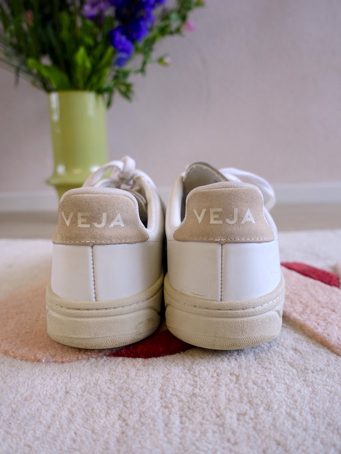 Veja V-12 leather sneakers extra white/sable