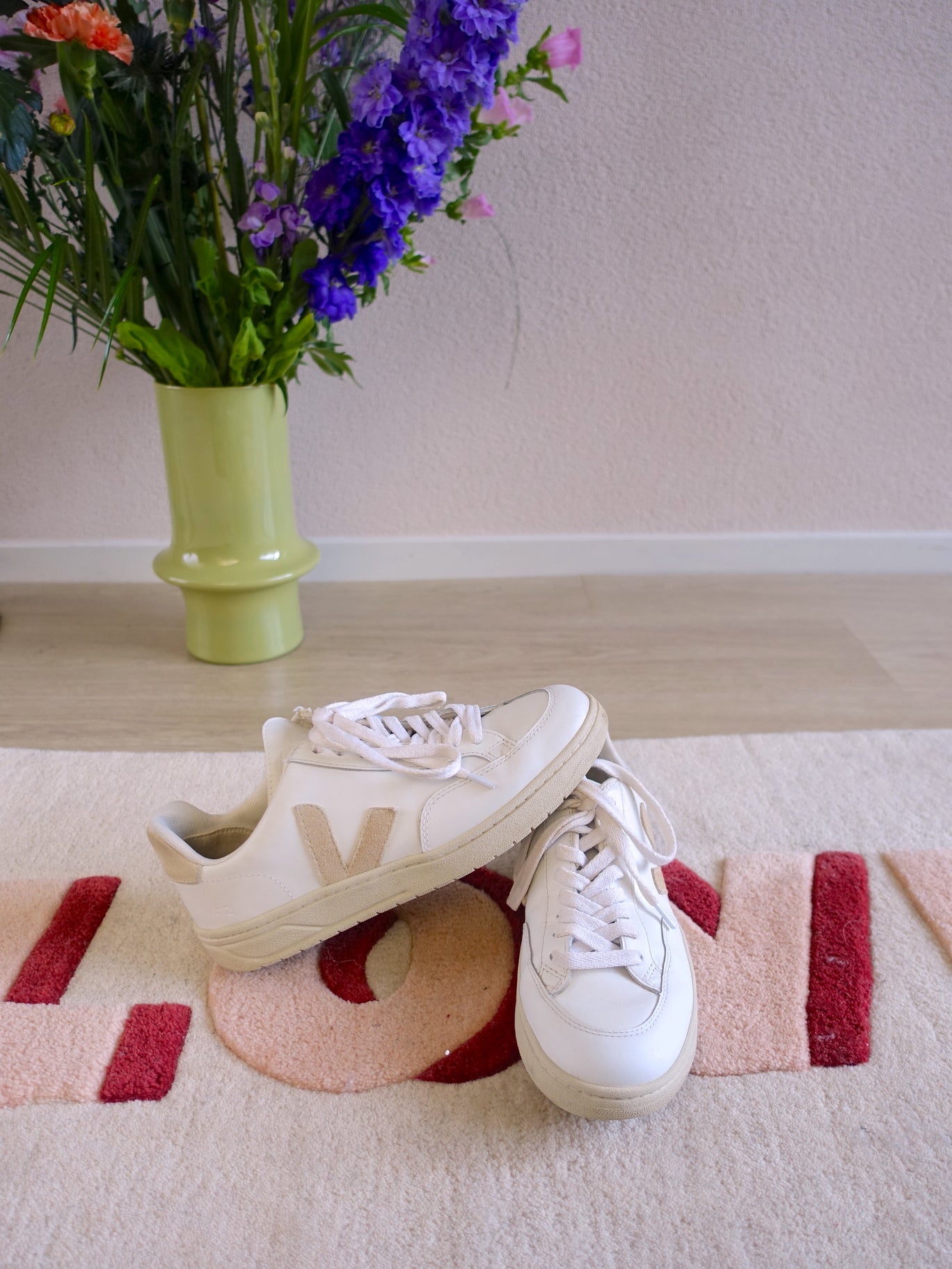 Veja V-12 leather sneakers extra white/sable