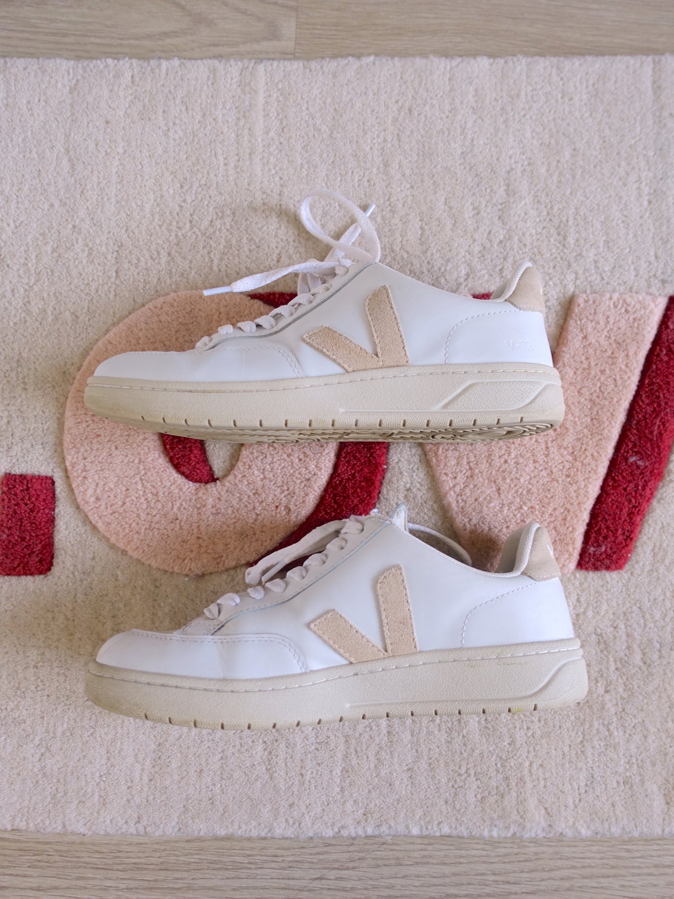 Veja V-12 leather sneakers extra white/sable