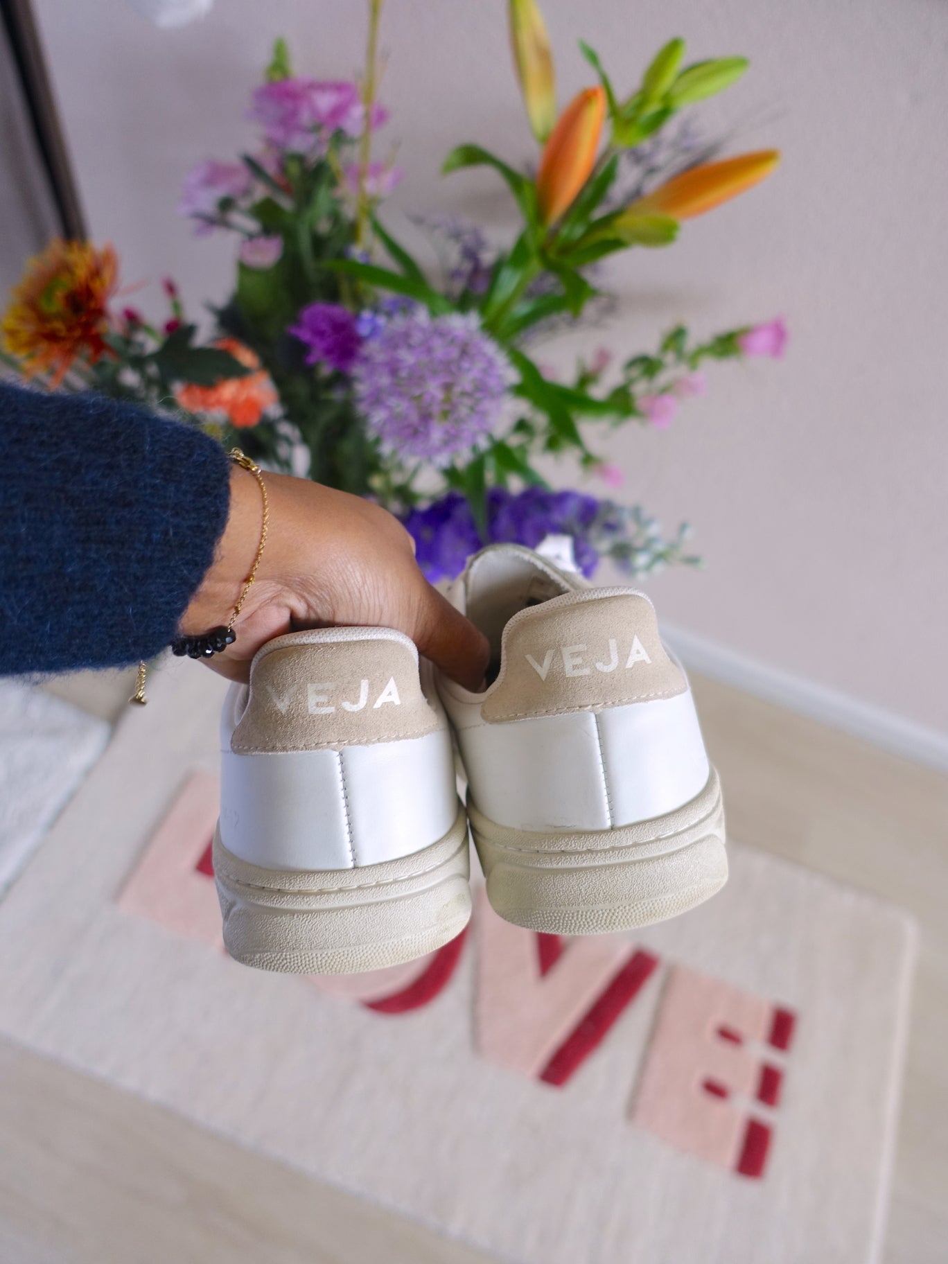 Veja V-12 leather sneakers extra white/sable