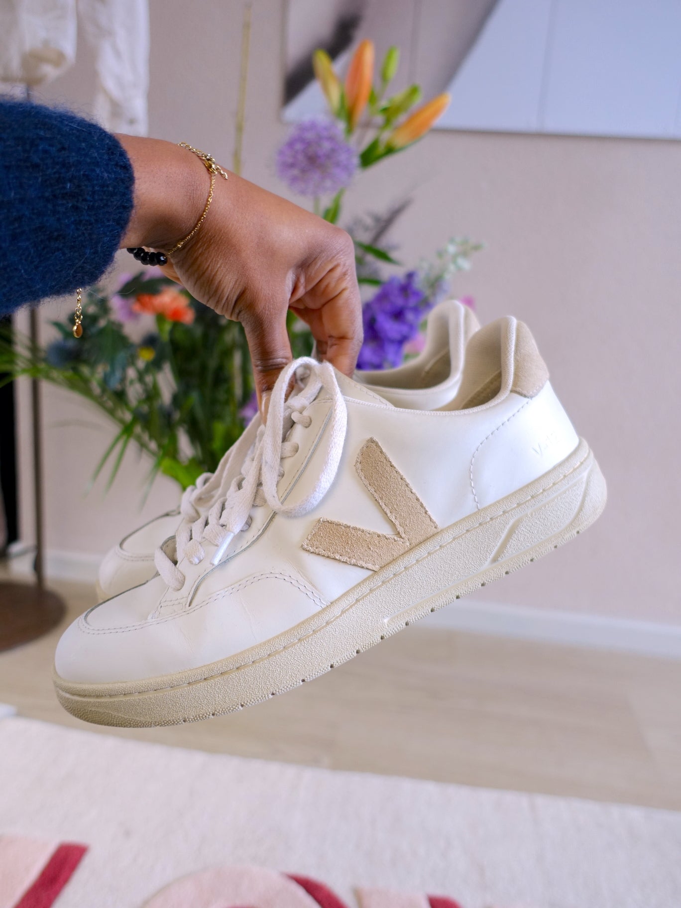 Veja V-12 leather sneakers extra white/sable