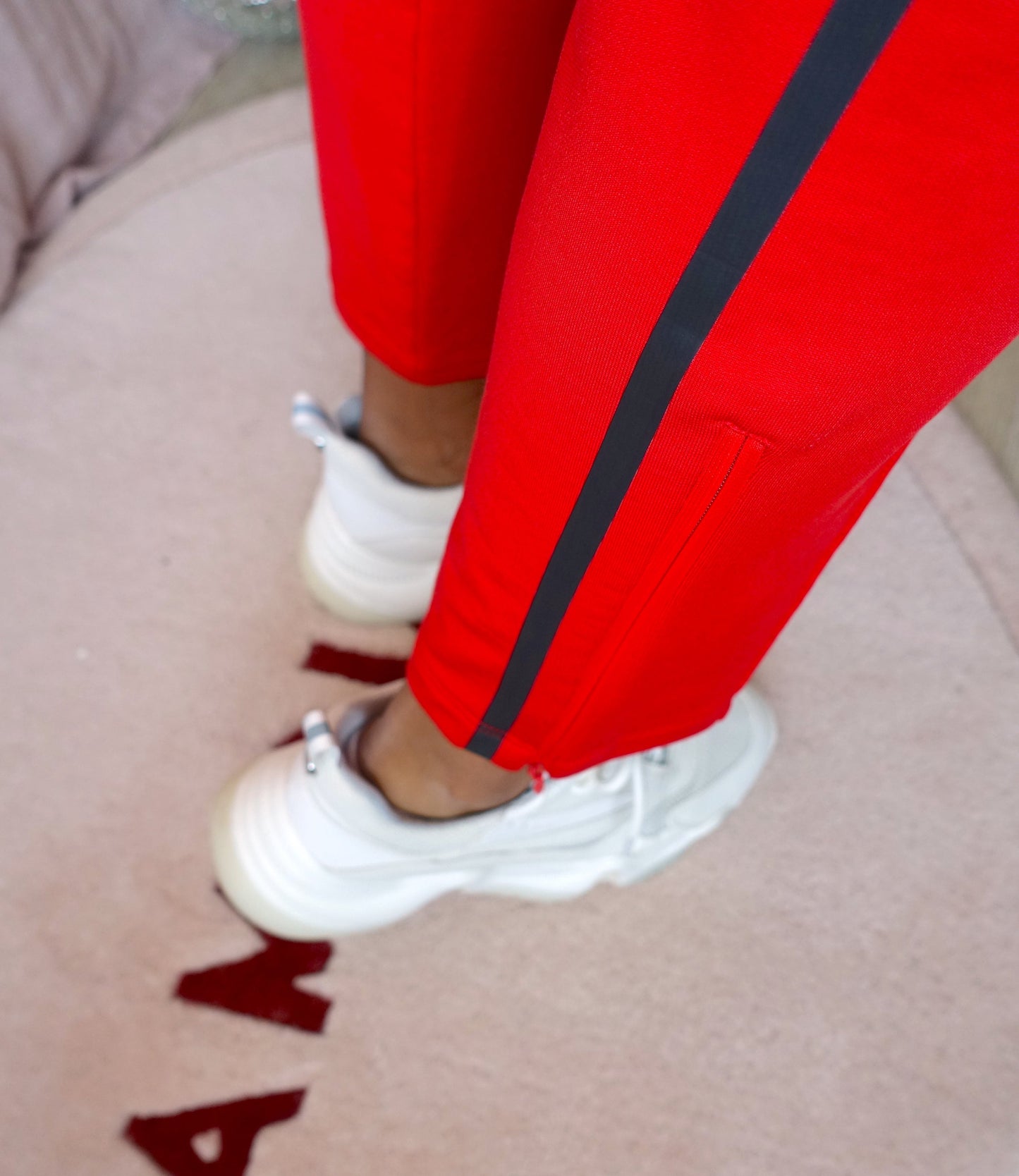 Vanilia cropped tapered sweatpants rood