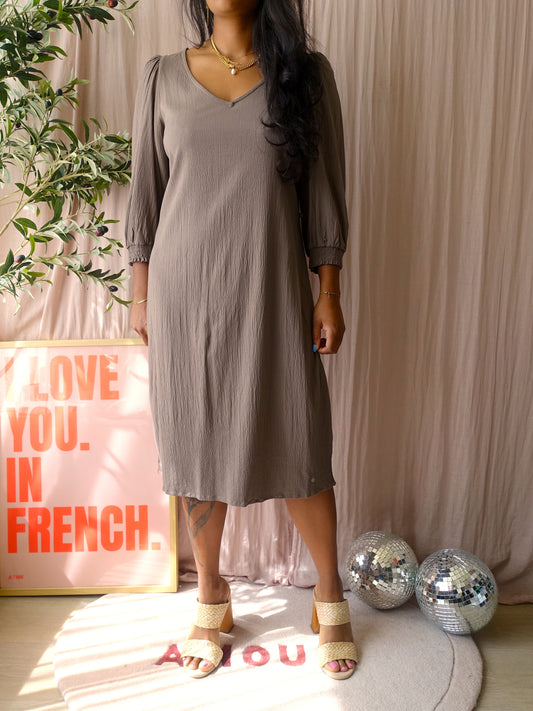 Zusss structured midi jurk leem taupe